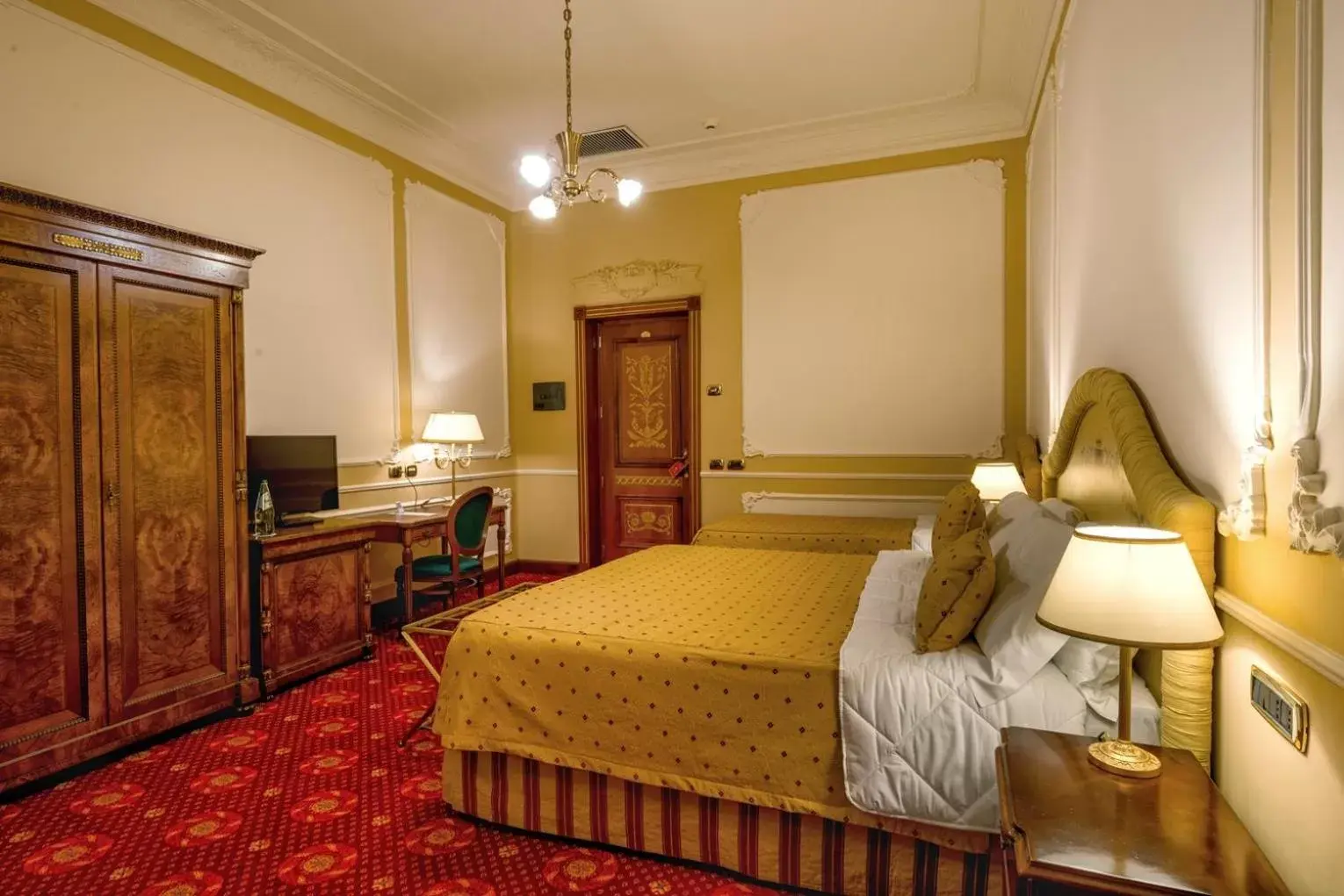 Photo of the whole room, Bed in Grand Hotel Wagner