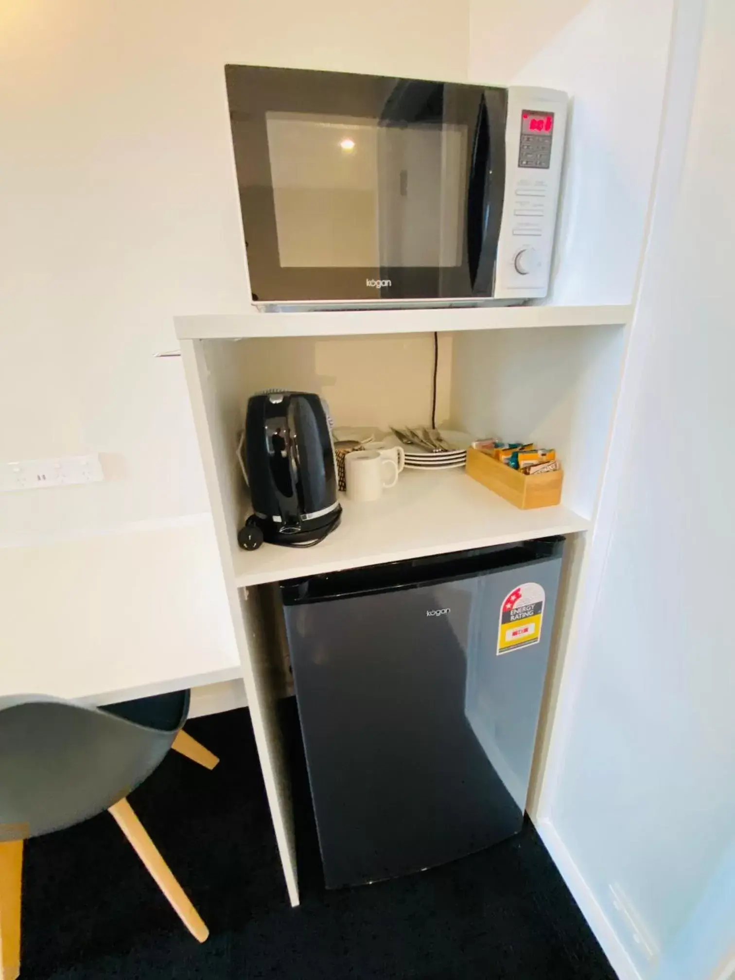 Coffee/tea facilities, Kitchen/Kitchenette in Nowra Motor Inn