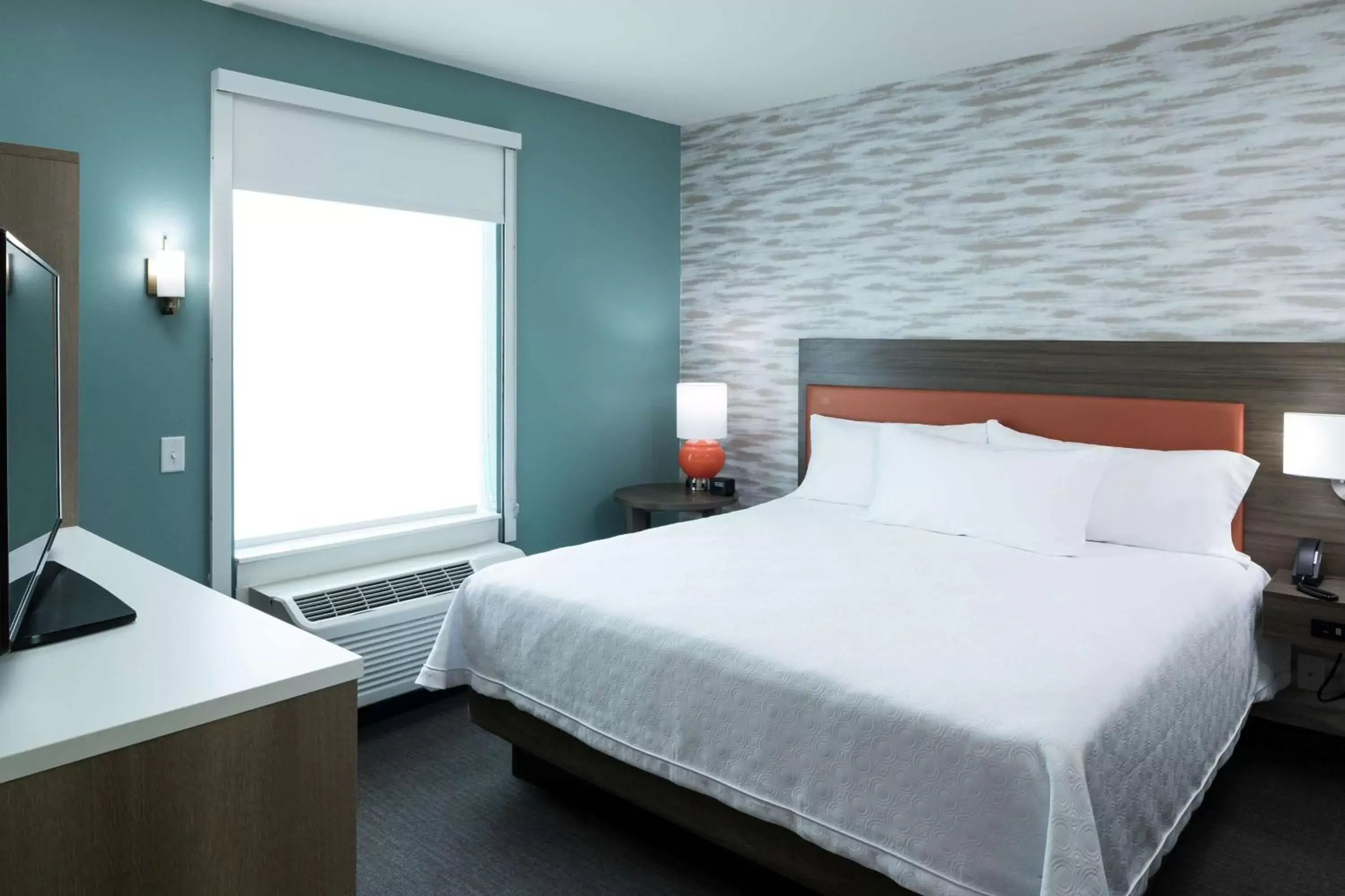 Bed in Home2 Suites By Hilton Jacksonville Airport