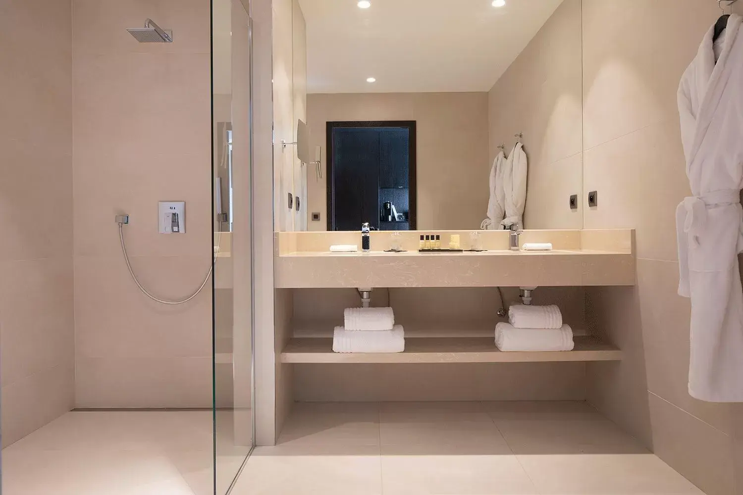 Bathroom in Royal Hainaut Spa & Resort Hotel