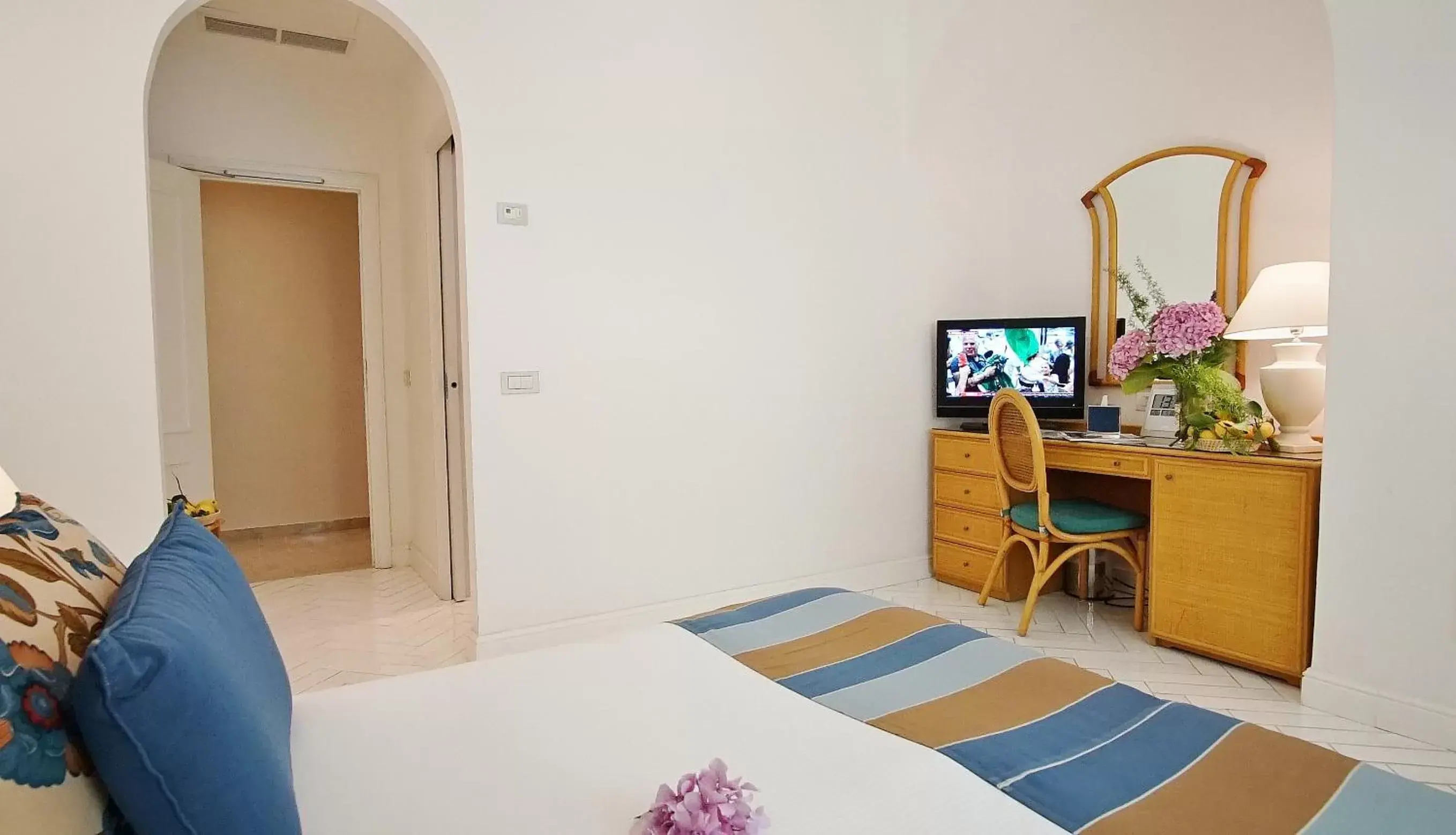 TV and multimedia, Bed in Grand Hotel Aminta