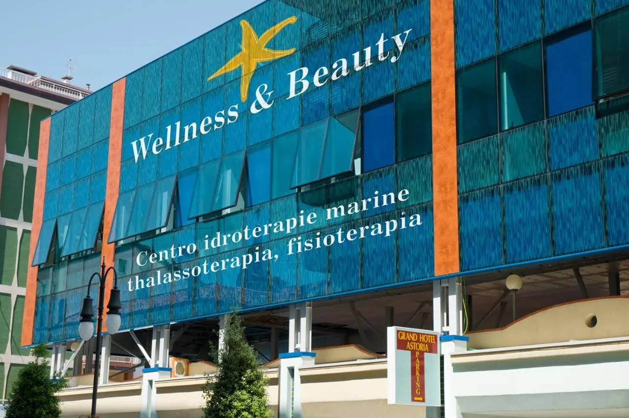 Facade/entrance in Grand Hotel Astoria