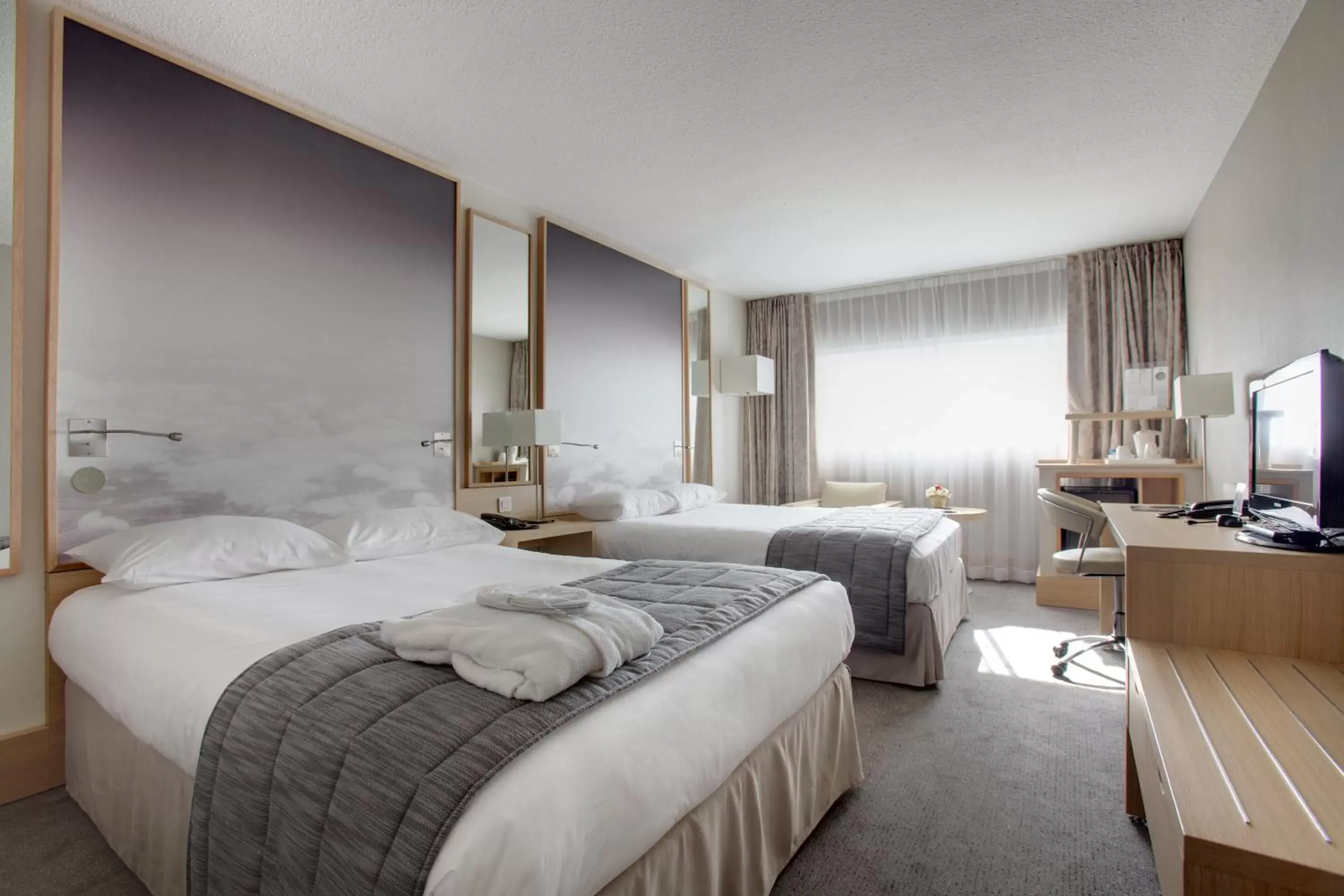 Bedroom in Hotel Inn Paris CDG Airport - ex Best Western