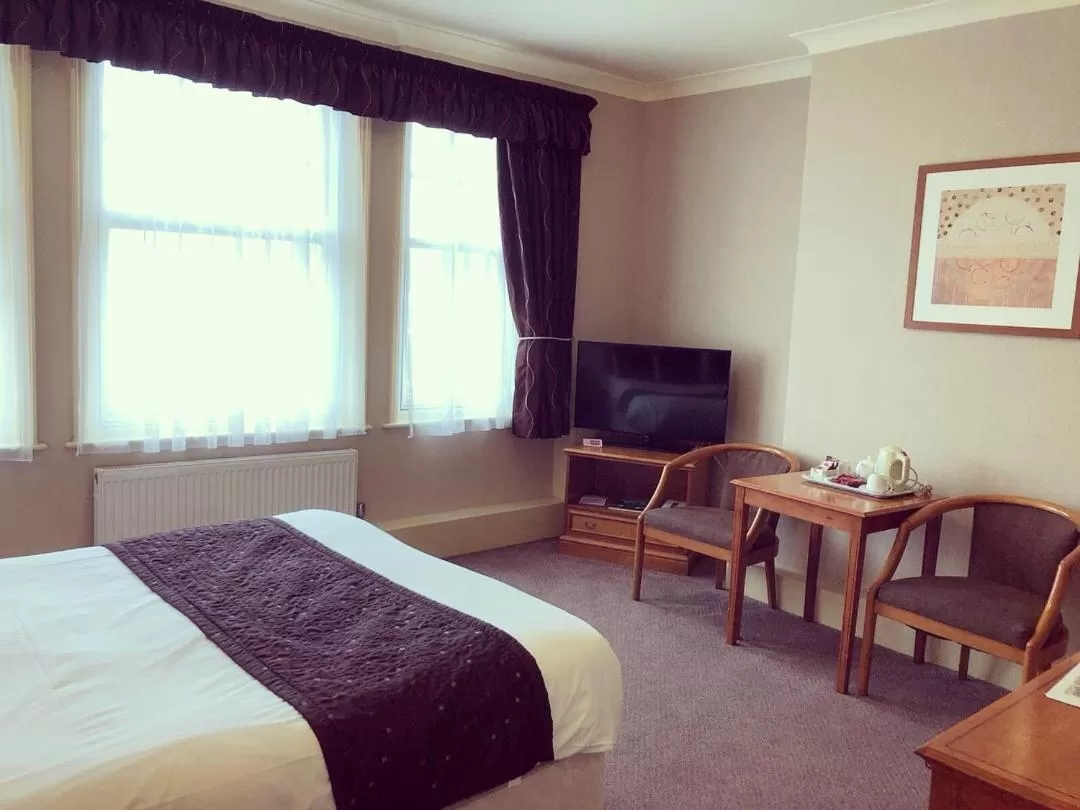 TV/Entertainment Center in Hotel Victoria