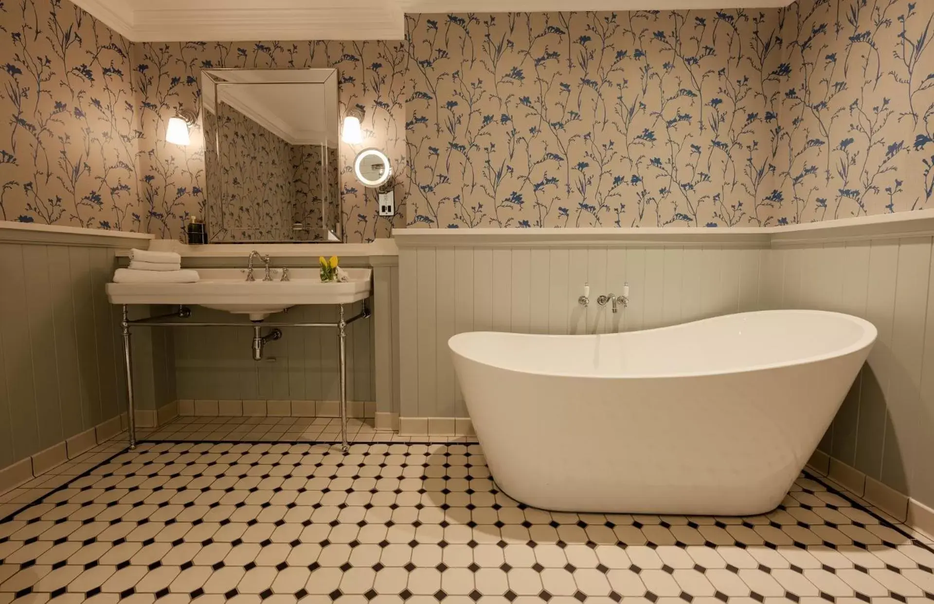 Bathroom in Ballygarry Estate Hotel & Spa