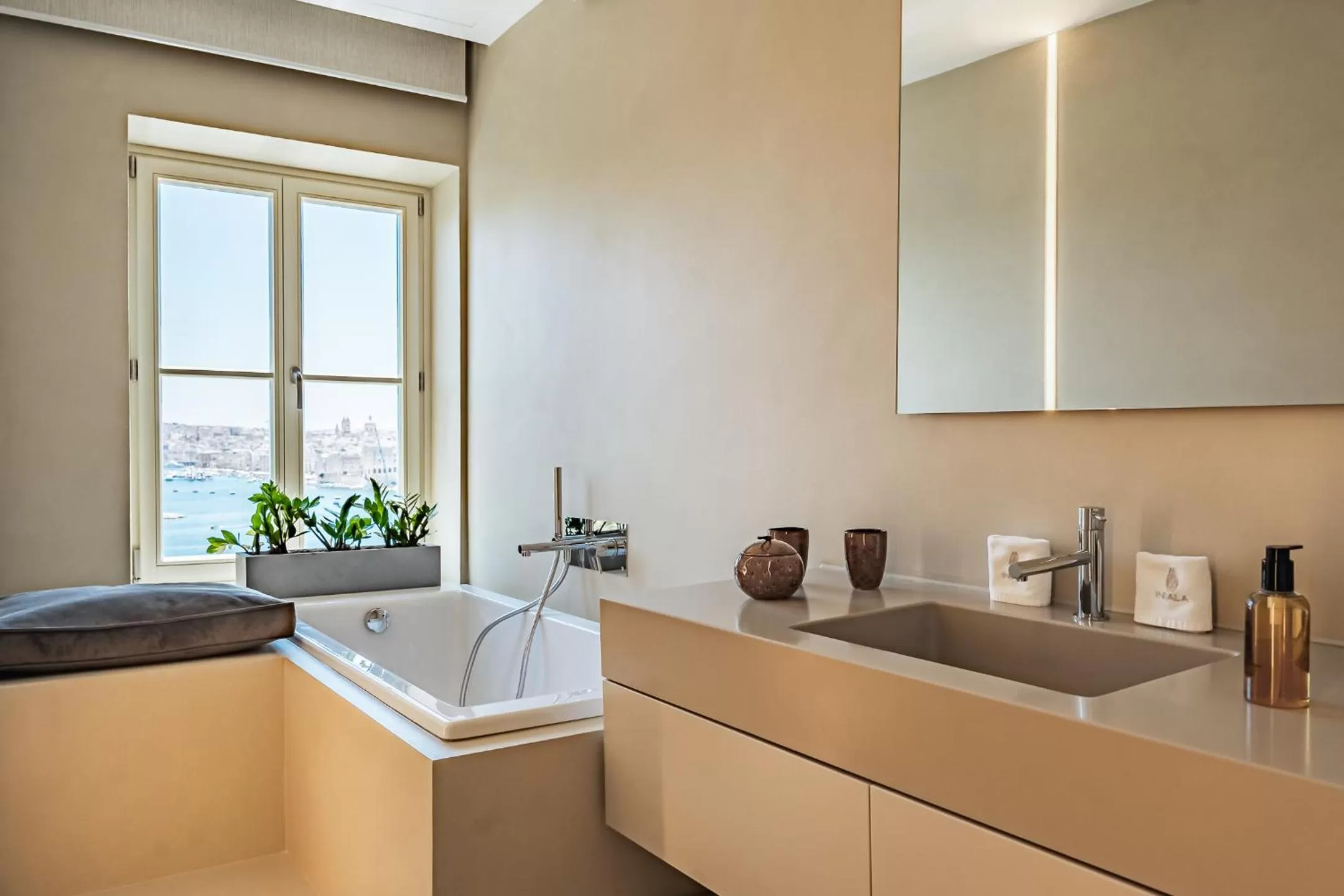 Bath in Iniala Harbour House