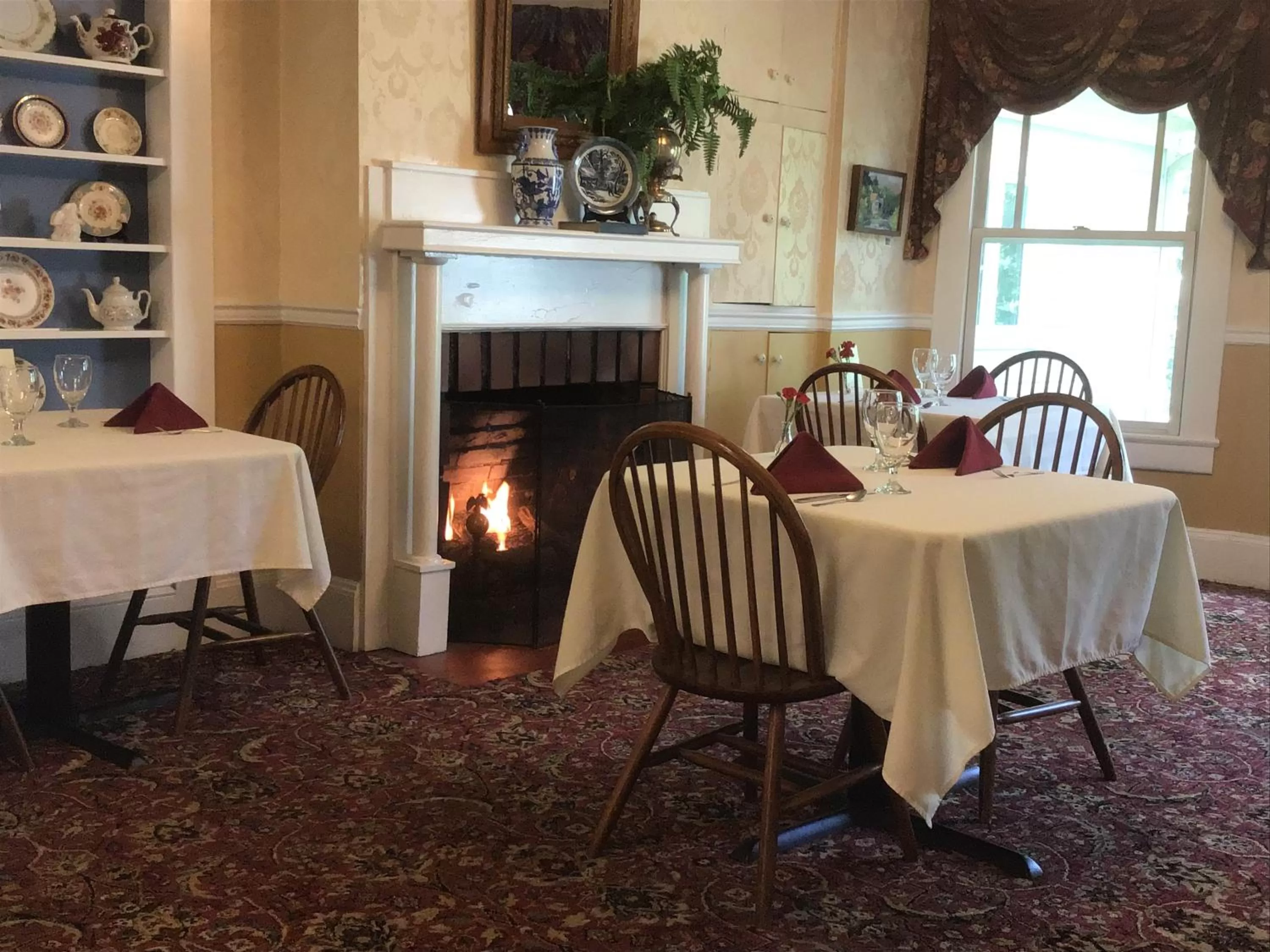 Restaurant/places to eat in Red Rocker Inn