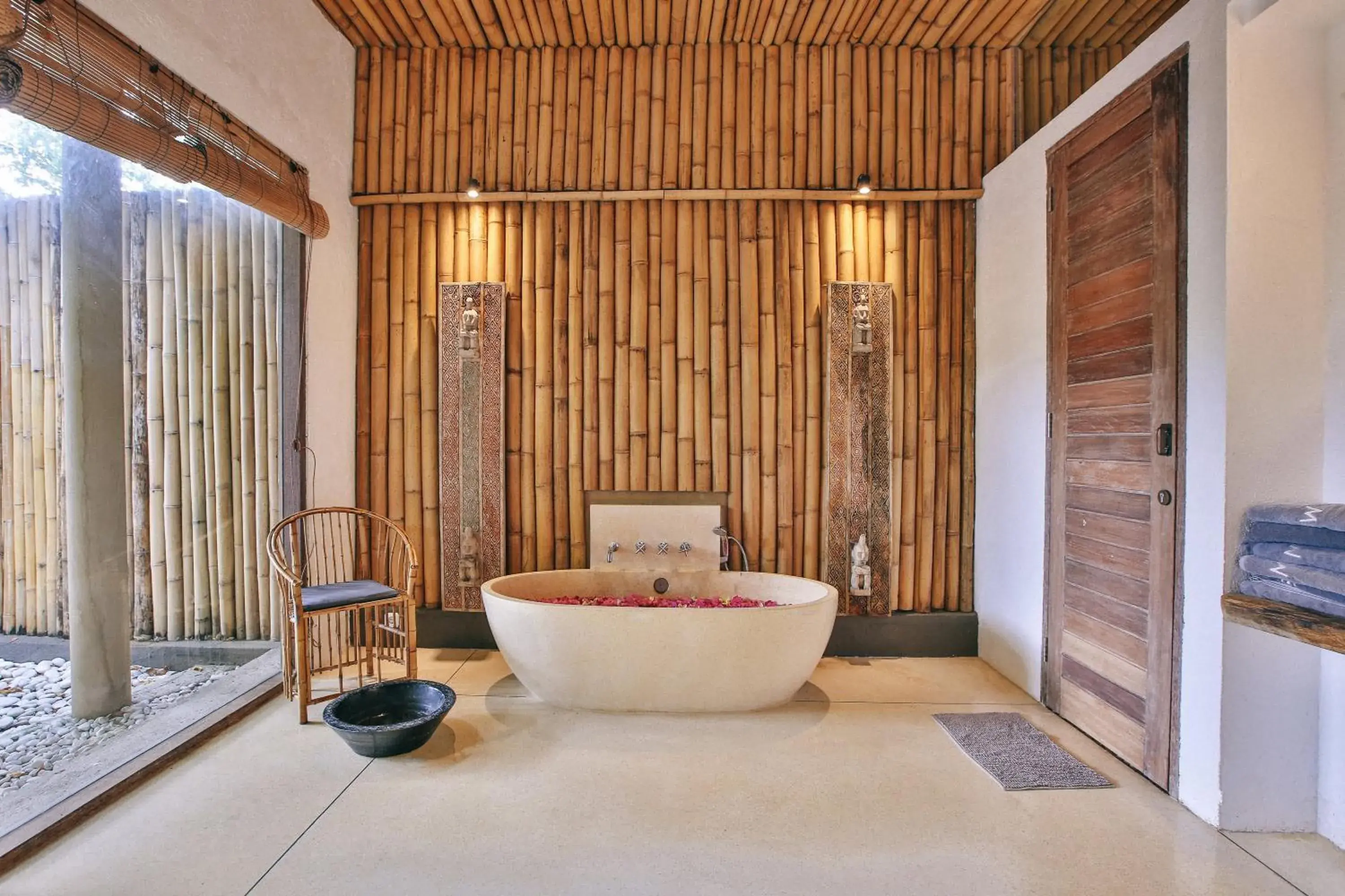 Hot Tub, Bathroom in Slow Gili Air