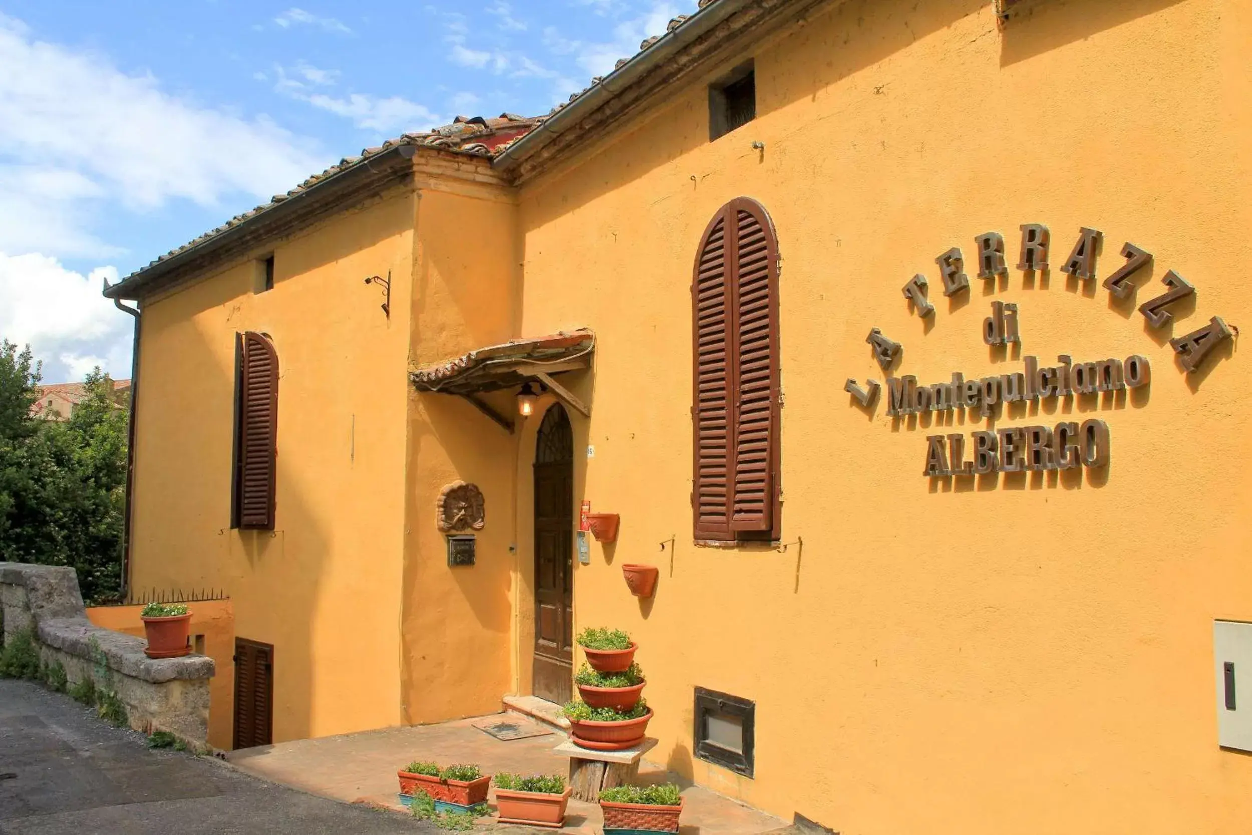 Facade/entrance in La Terrazza Di Montepulciano