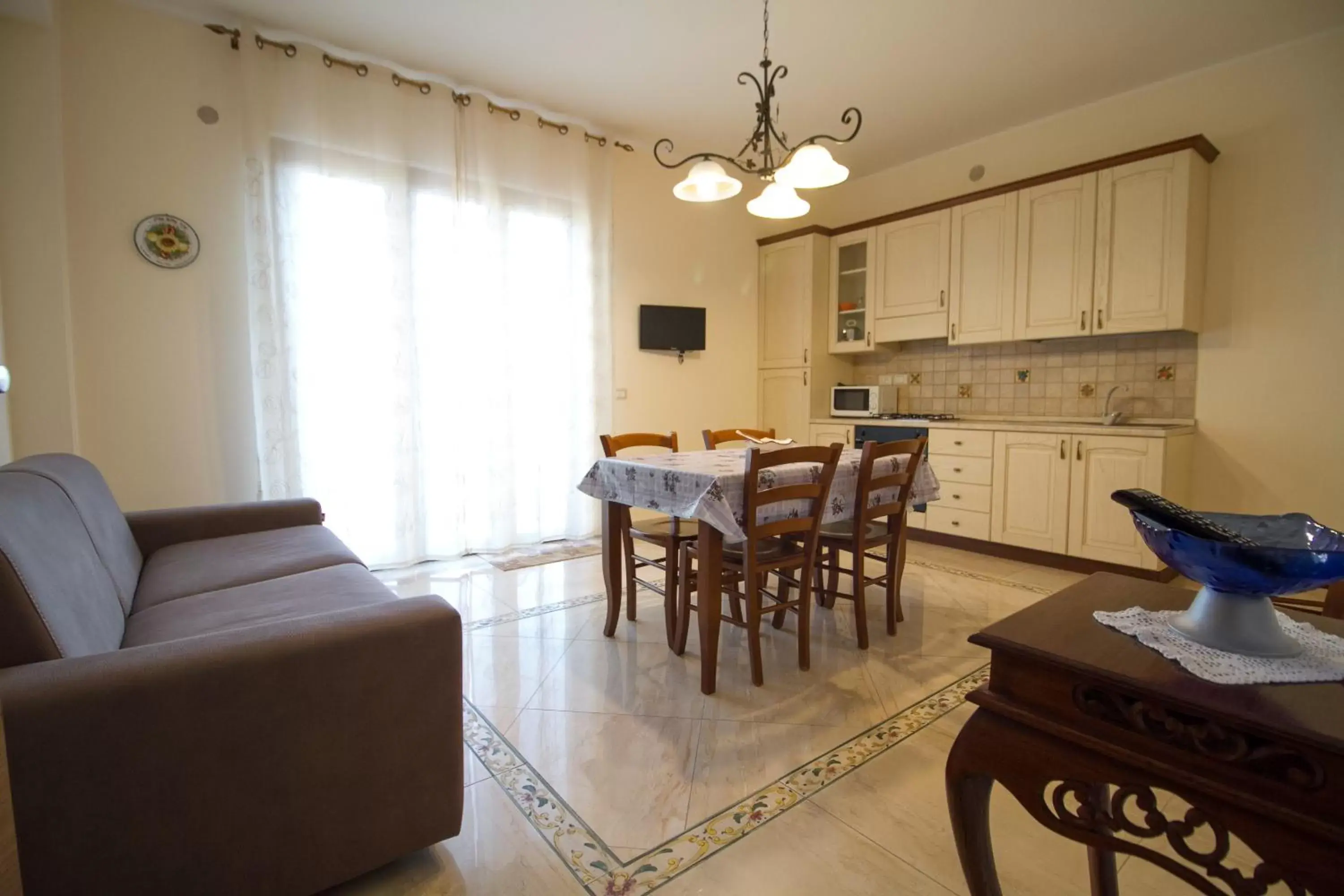 Dining Area in Etna Royal View