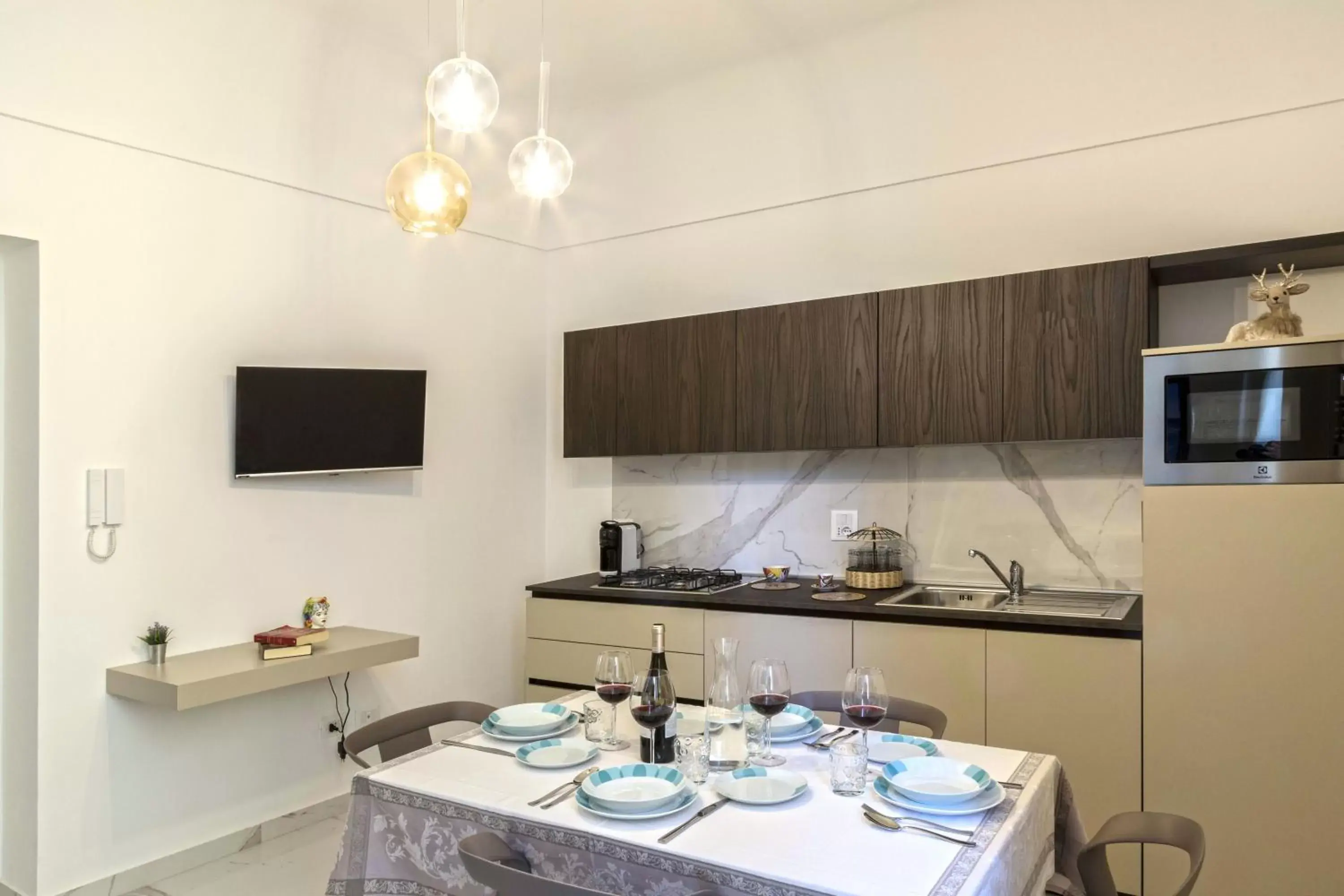 Dining Area in Corinzia Casa Vacanze