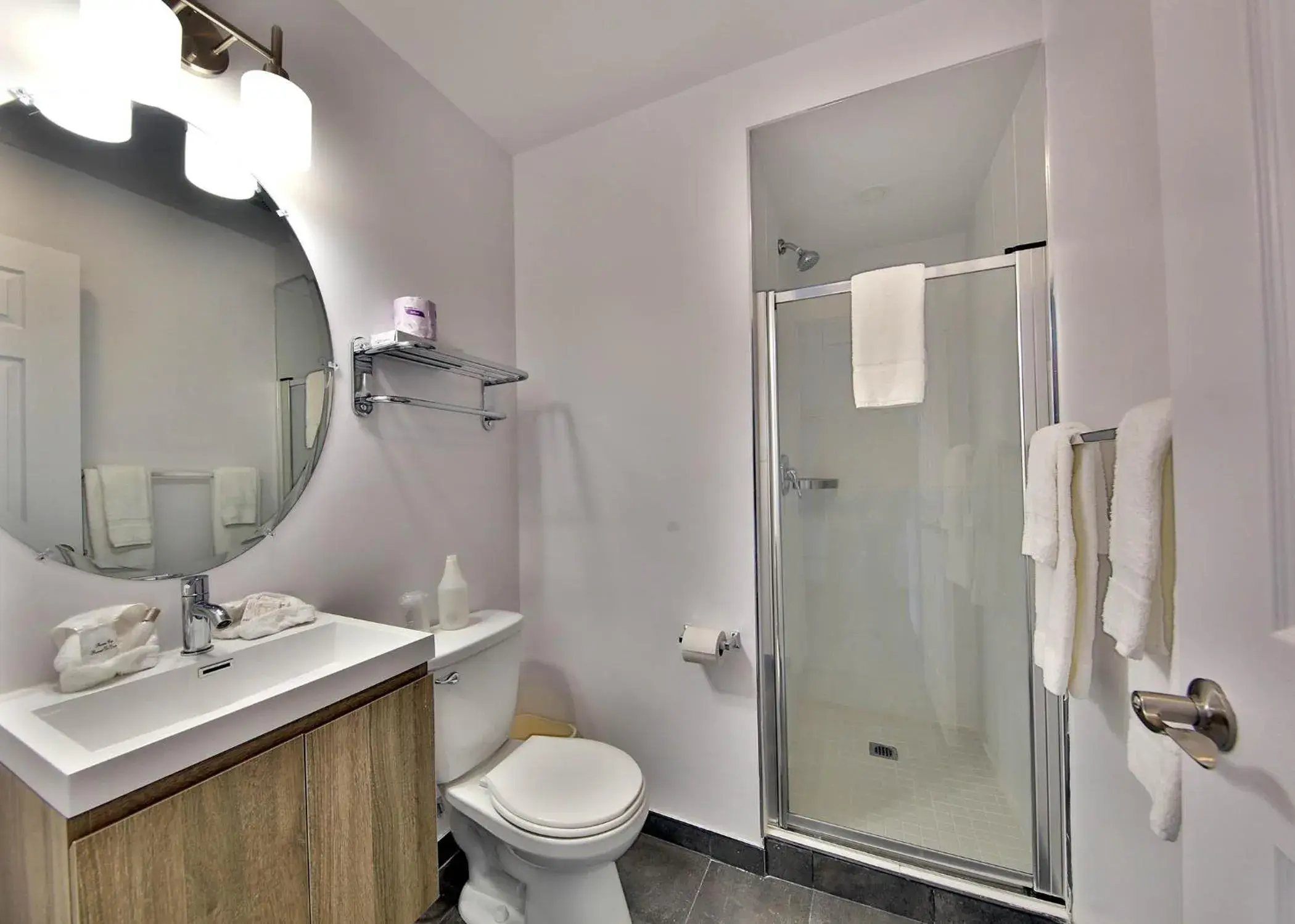 Shower, Bathroom in Hotel Newstar Montreal