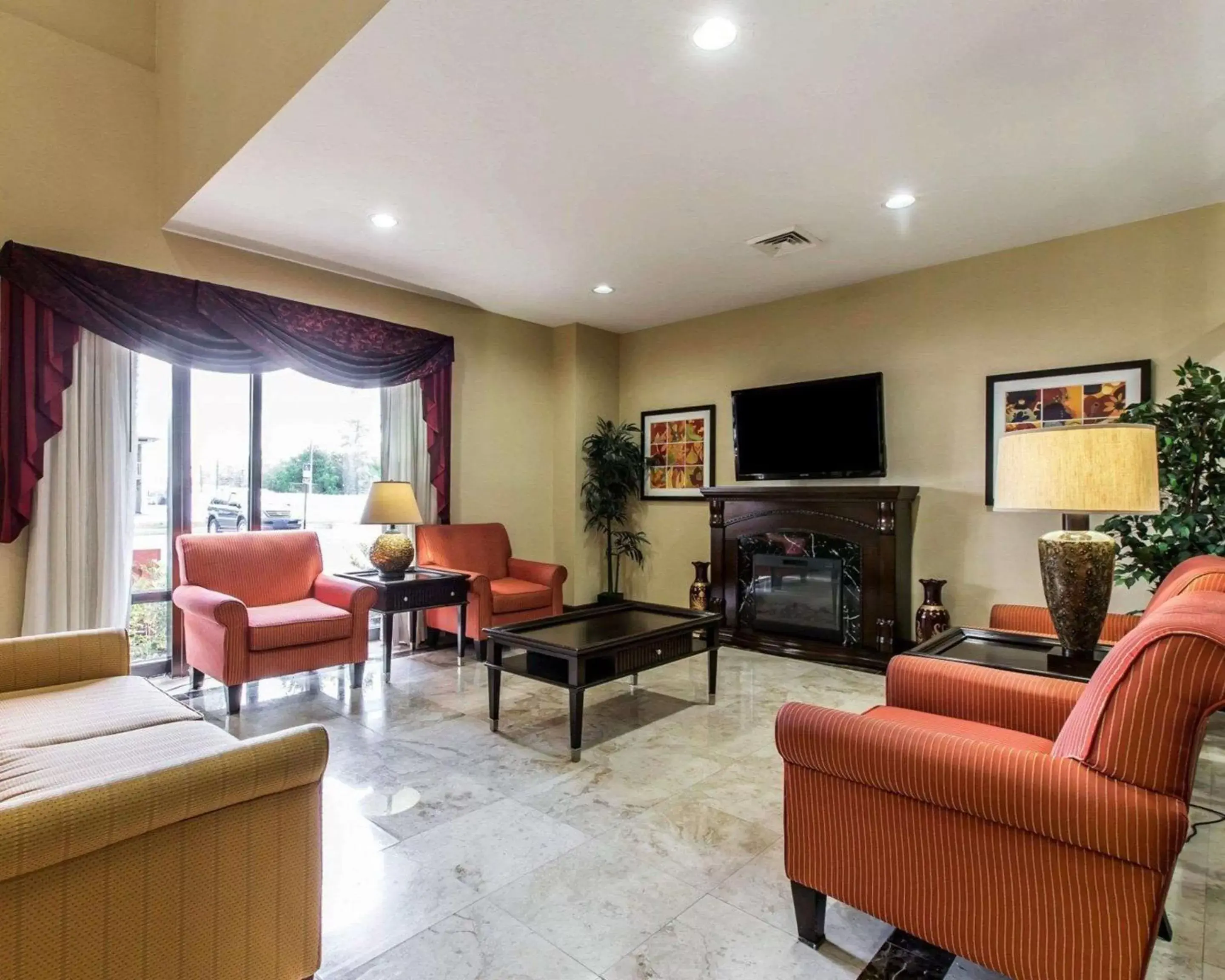 Lobby or reception, Seating Area in Comfort Suites Waycross