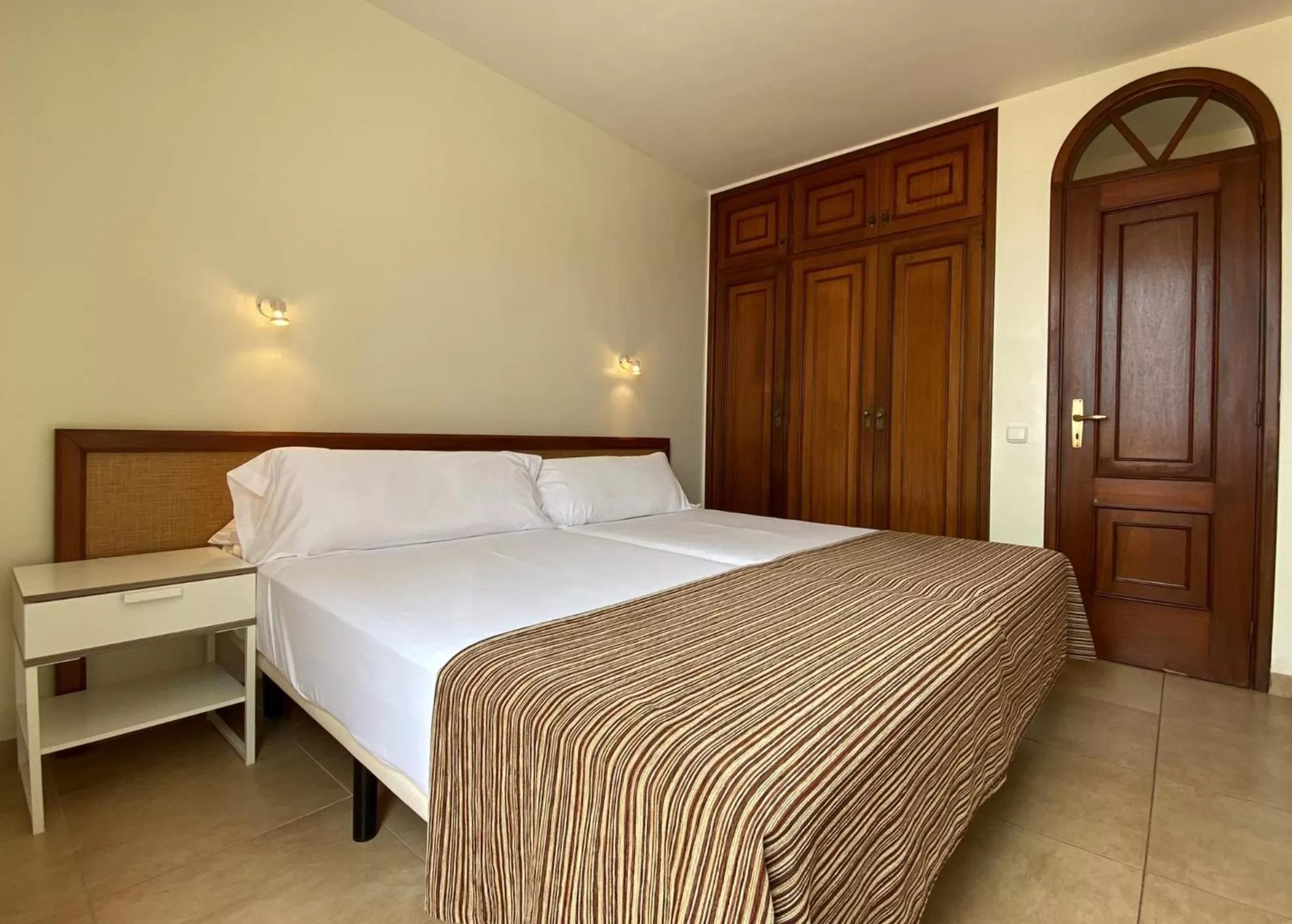 Bedroom, Bed in Laguna Park 2