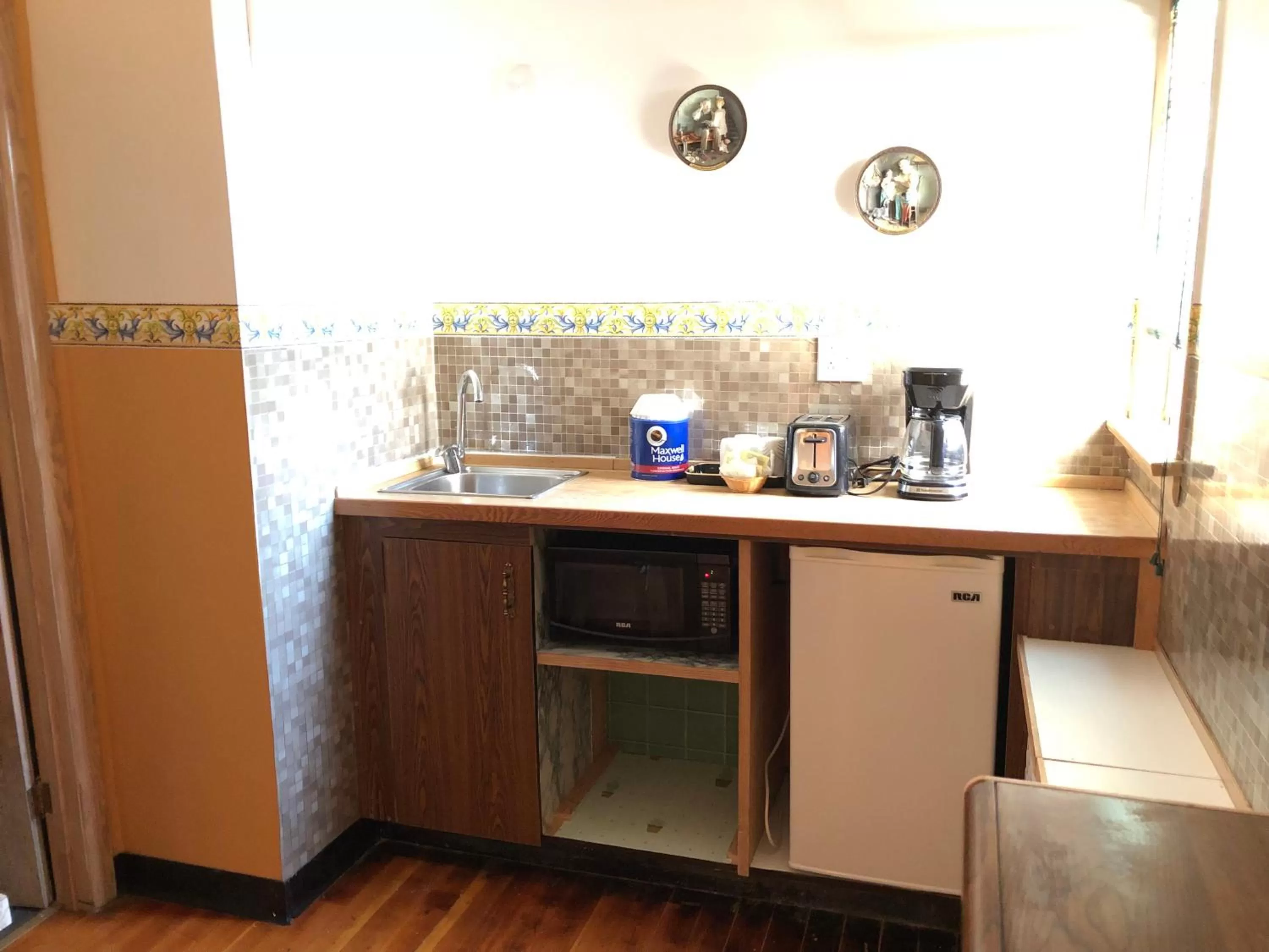 minibar in Heritage Place Hotel