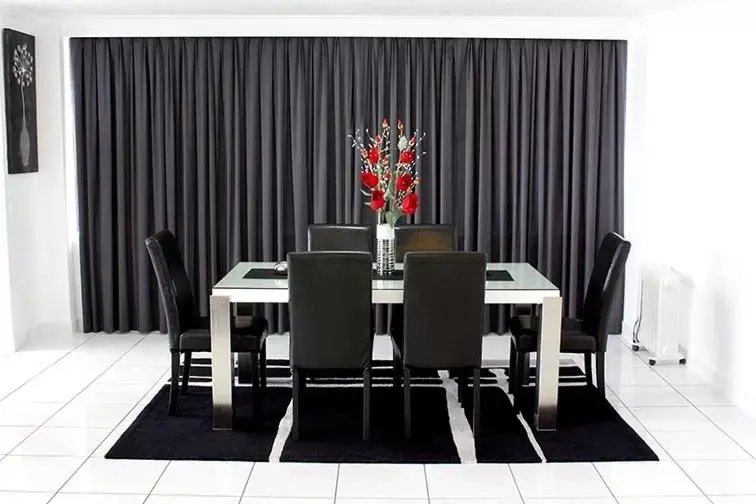 Bedroom, Dining Area in Beaconlea