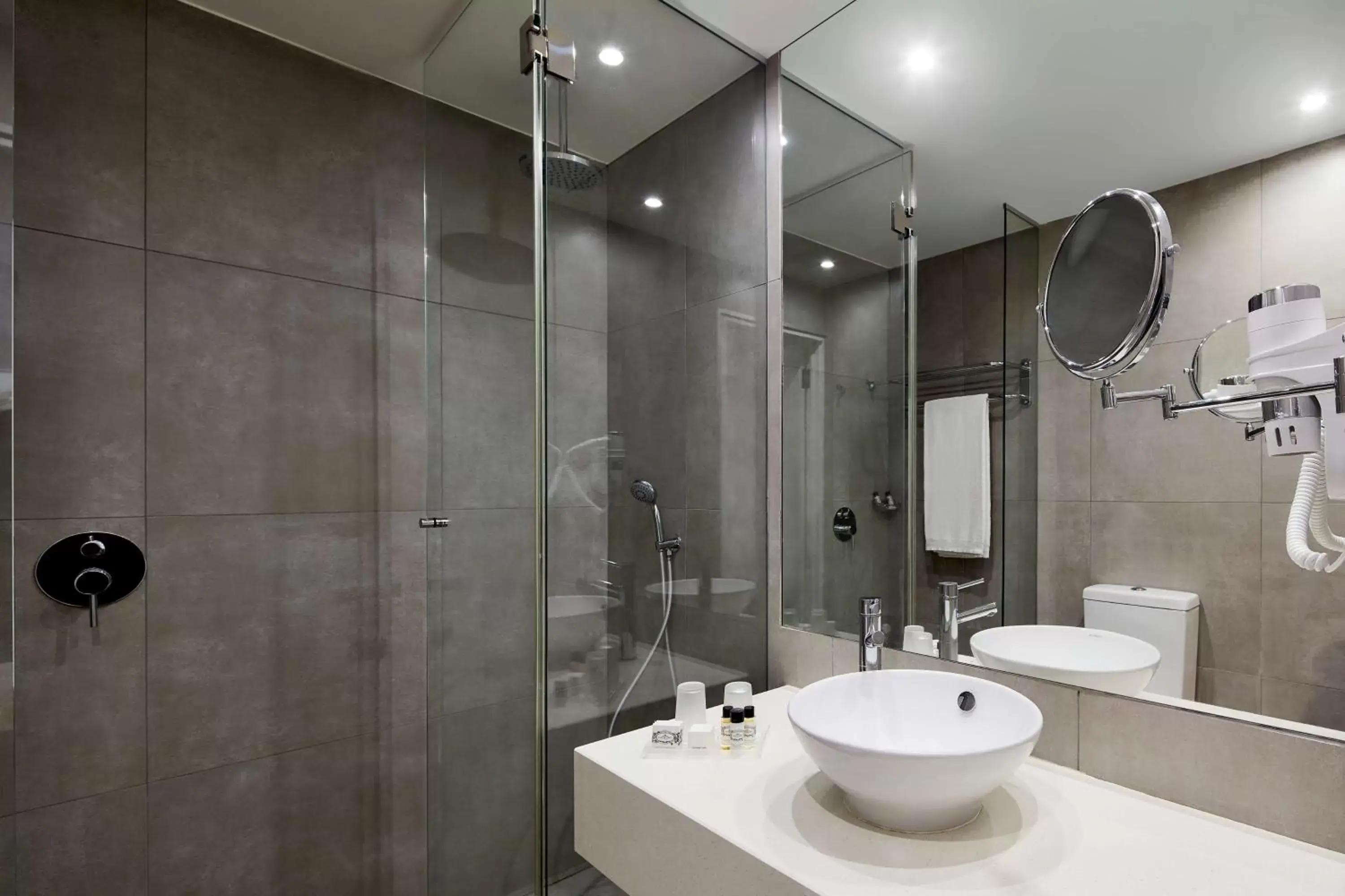 Shower, Bathroom in Tivoli Lagos
