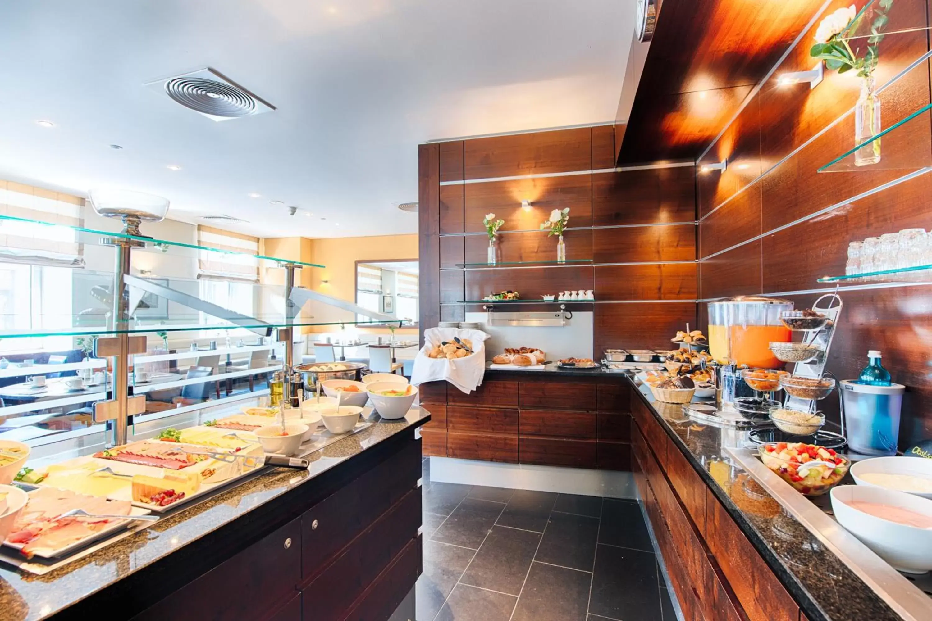 Buffet breakfast, Restaurant/Places to Eat in ACHAT Hotel Wiesbaden City