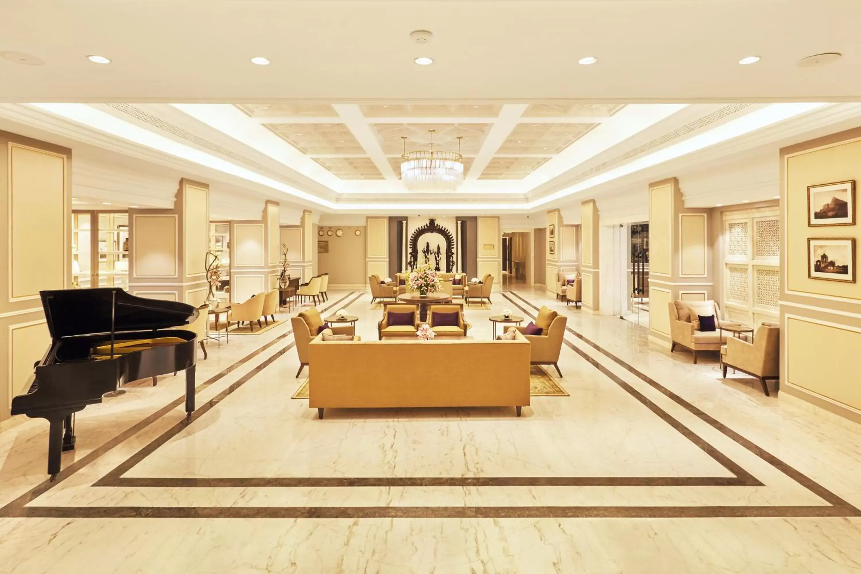 Lobby or reception in Taj Connemara, Chennai