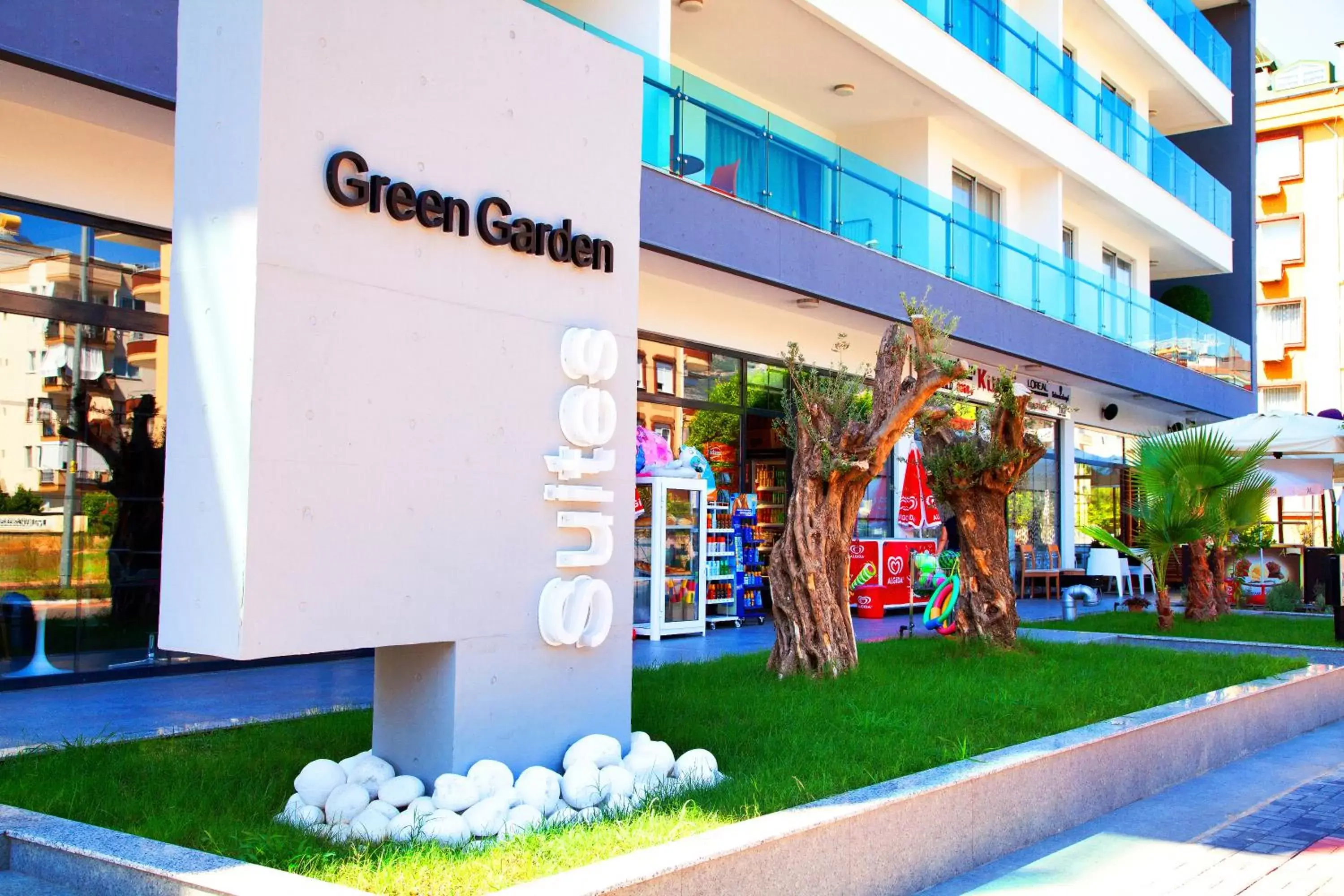 Facade/entrance in Green Garden Suites Hotel