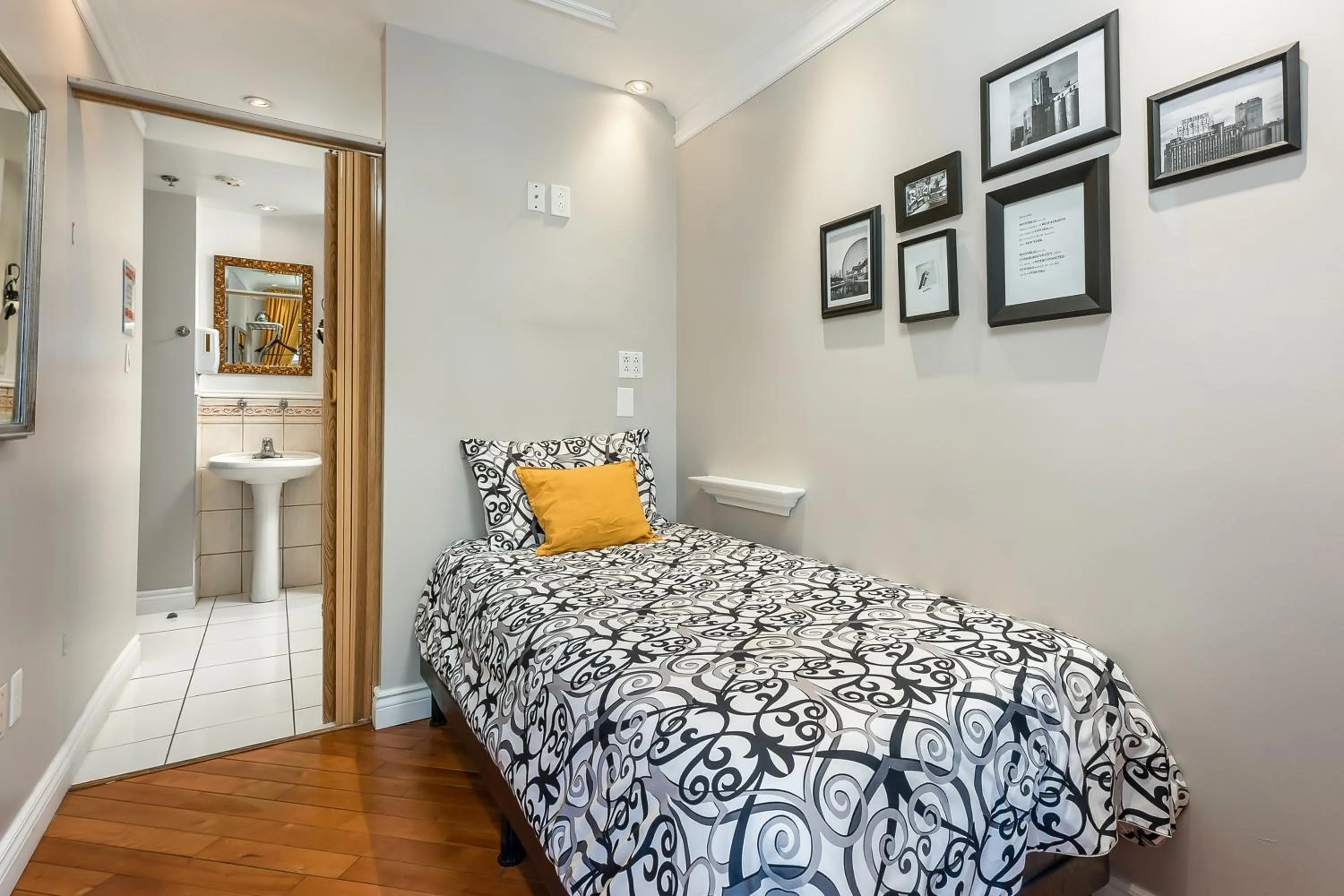 Bed in Samesun Montreal Hotel & Hostel