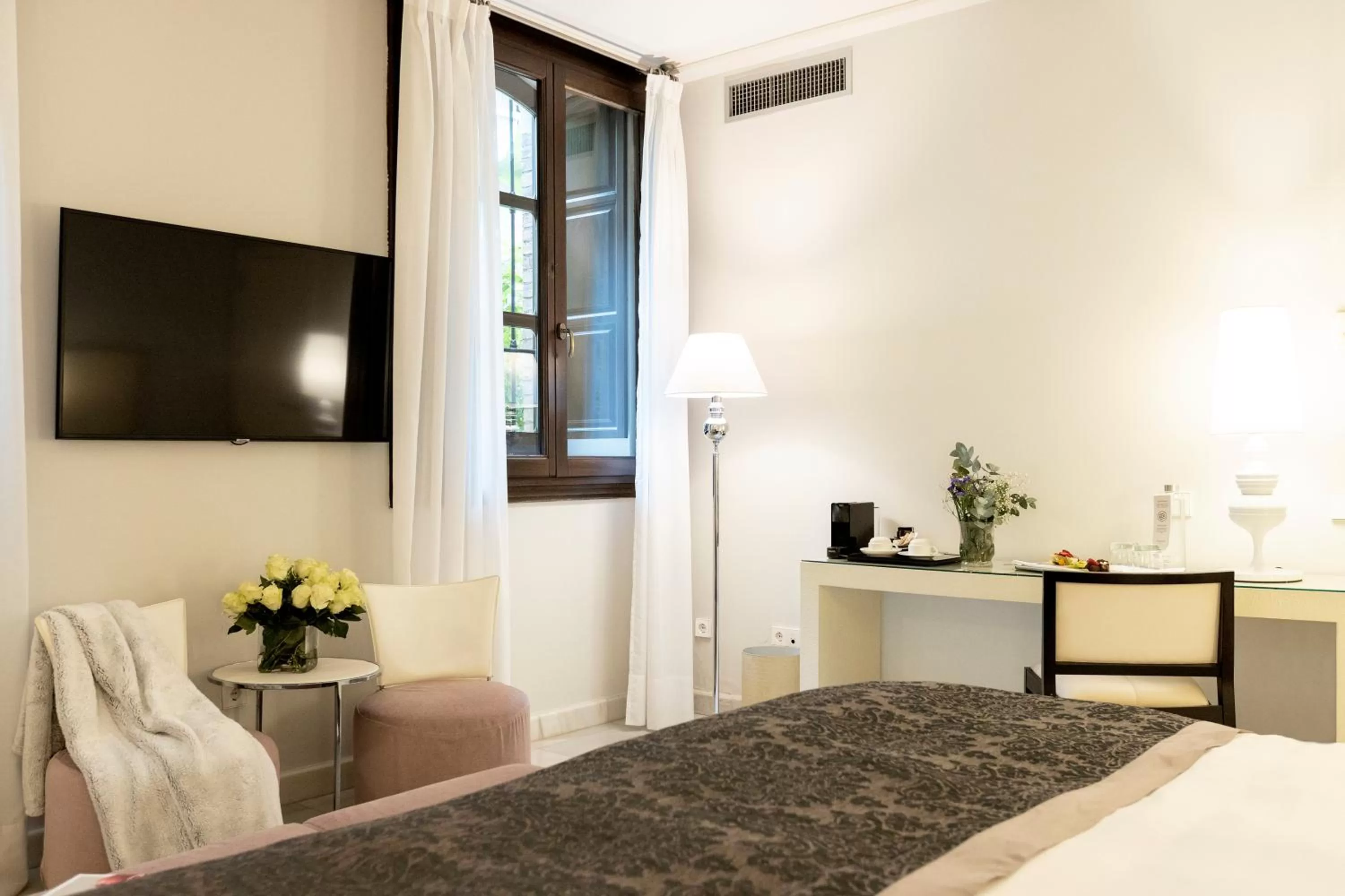 Photo of the whole room, Bed in Hospes Palacio de los Patos, a Member of Design Hotels