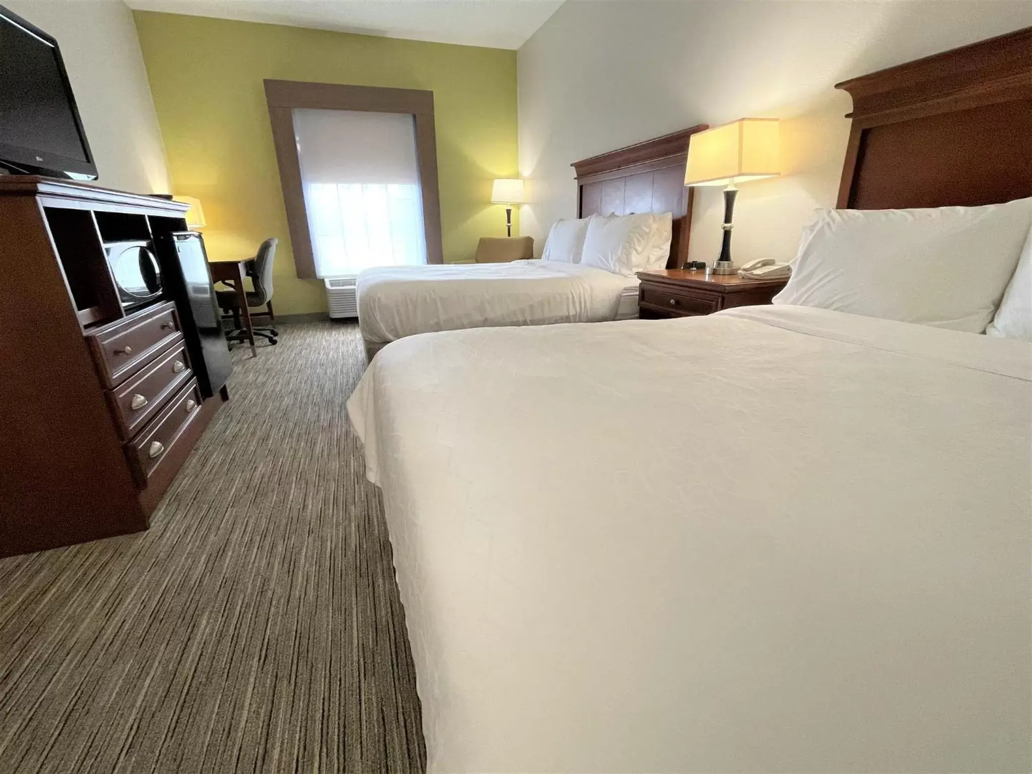 Photo of the whole room, Bed in Holiday Inn Express & Suites Sulphur - Lake Charles, an IHG Hotel