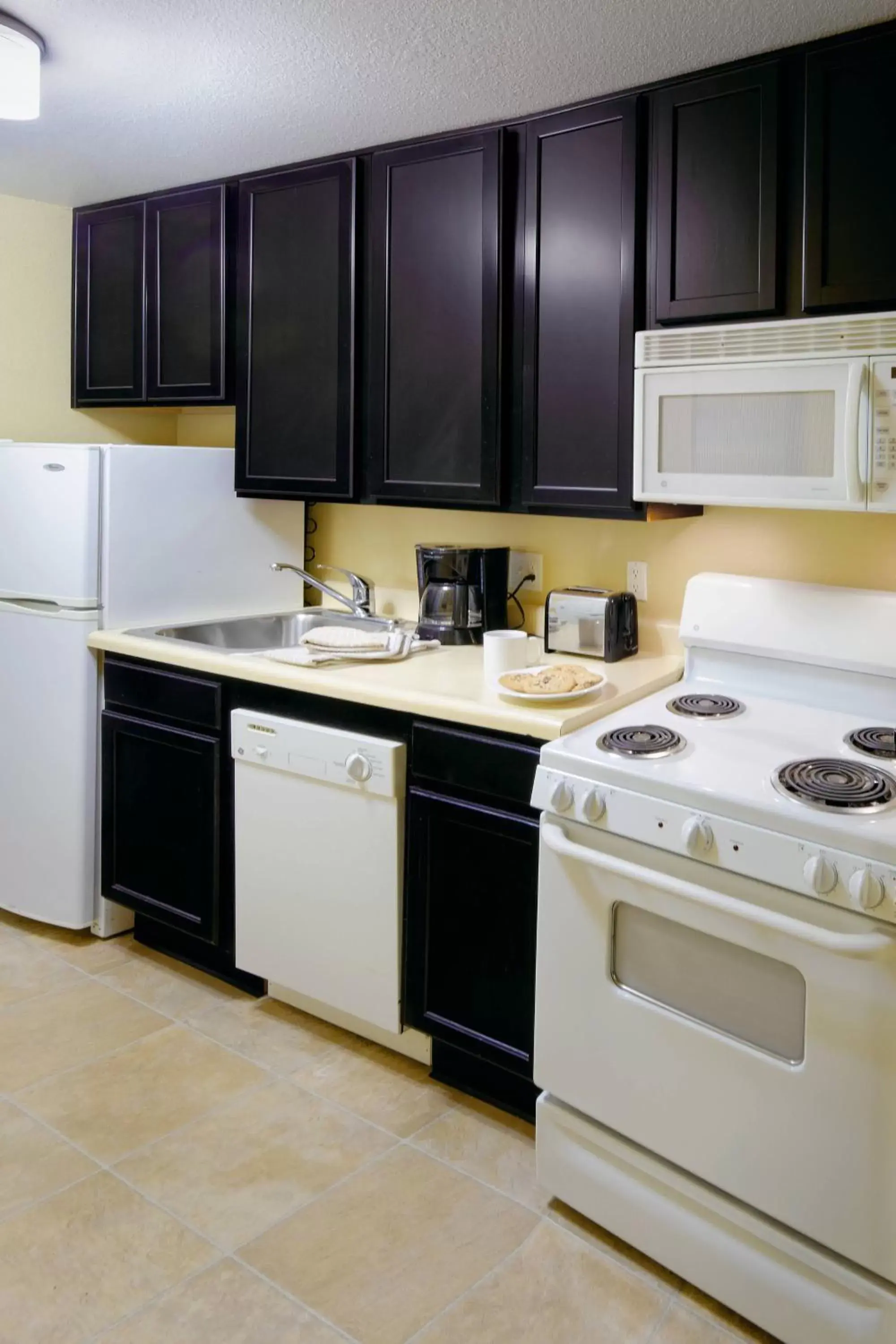 Bedroom, Kitchen/Kitchenette in TownePlace Suites Joplin