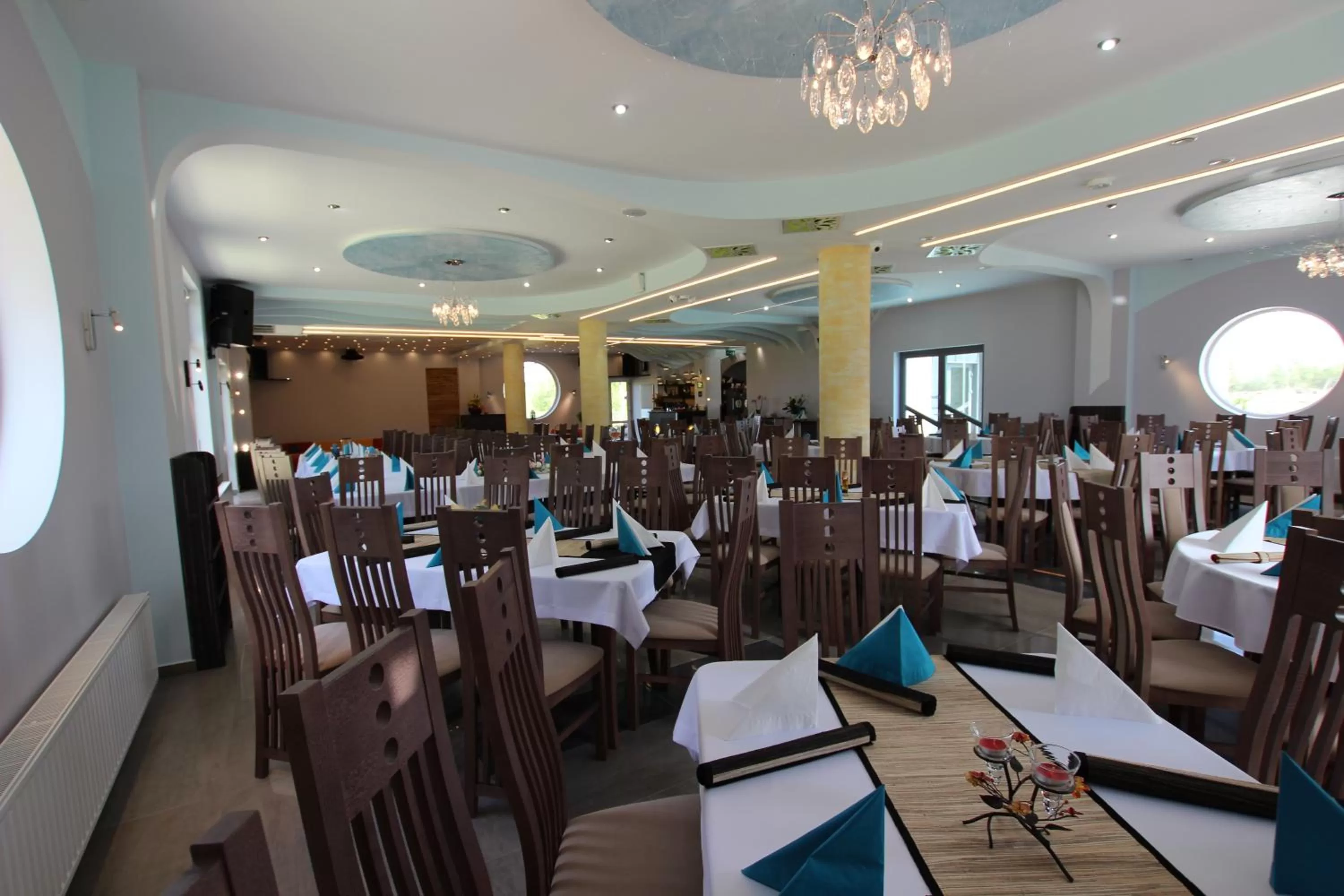 Restaurant/places to eat in Resident Rene