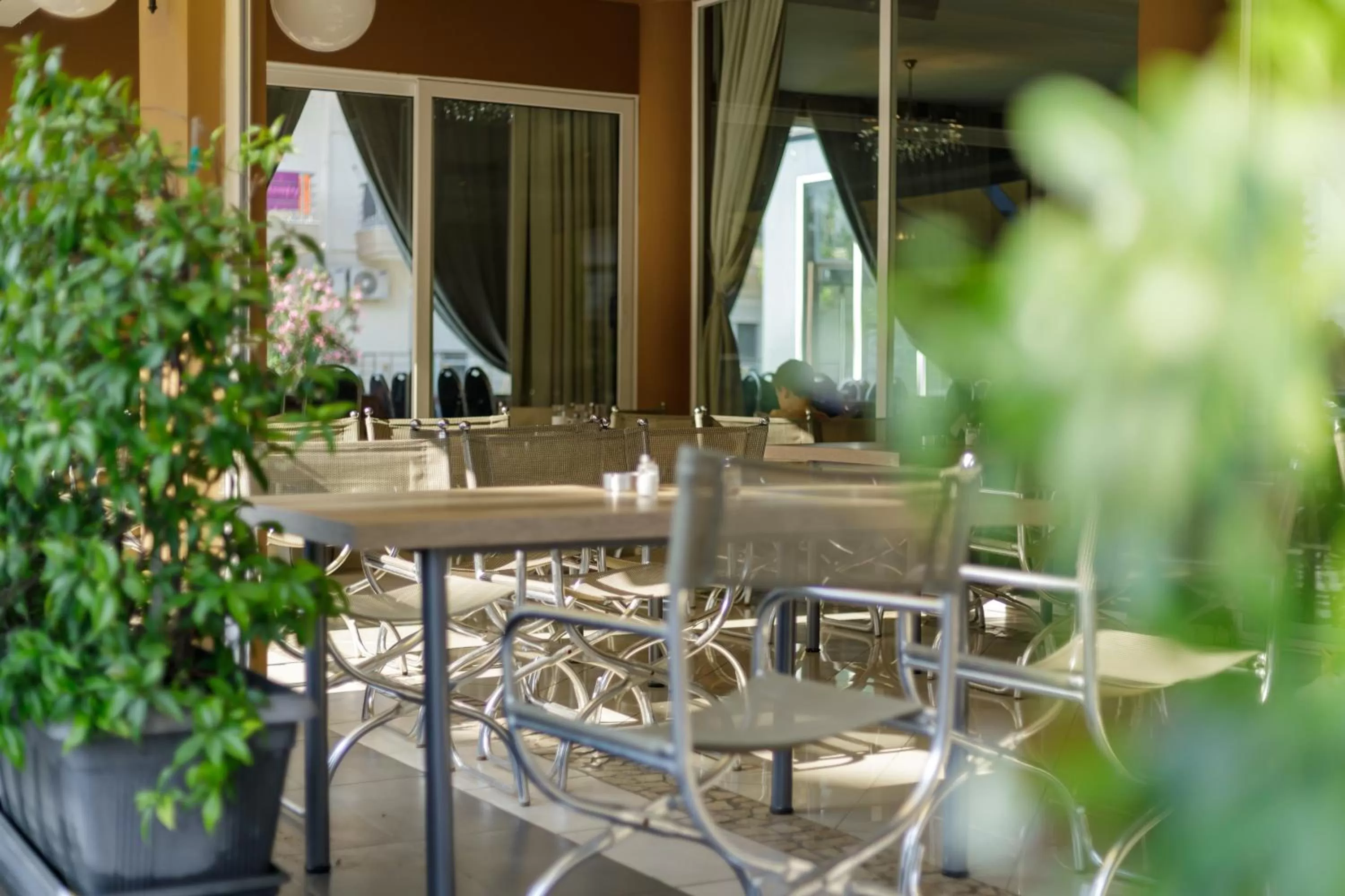 Restaurant/places to eat in Hotel Yakinthos