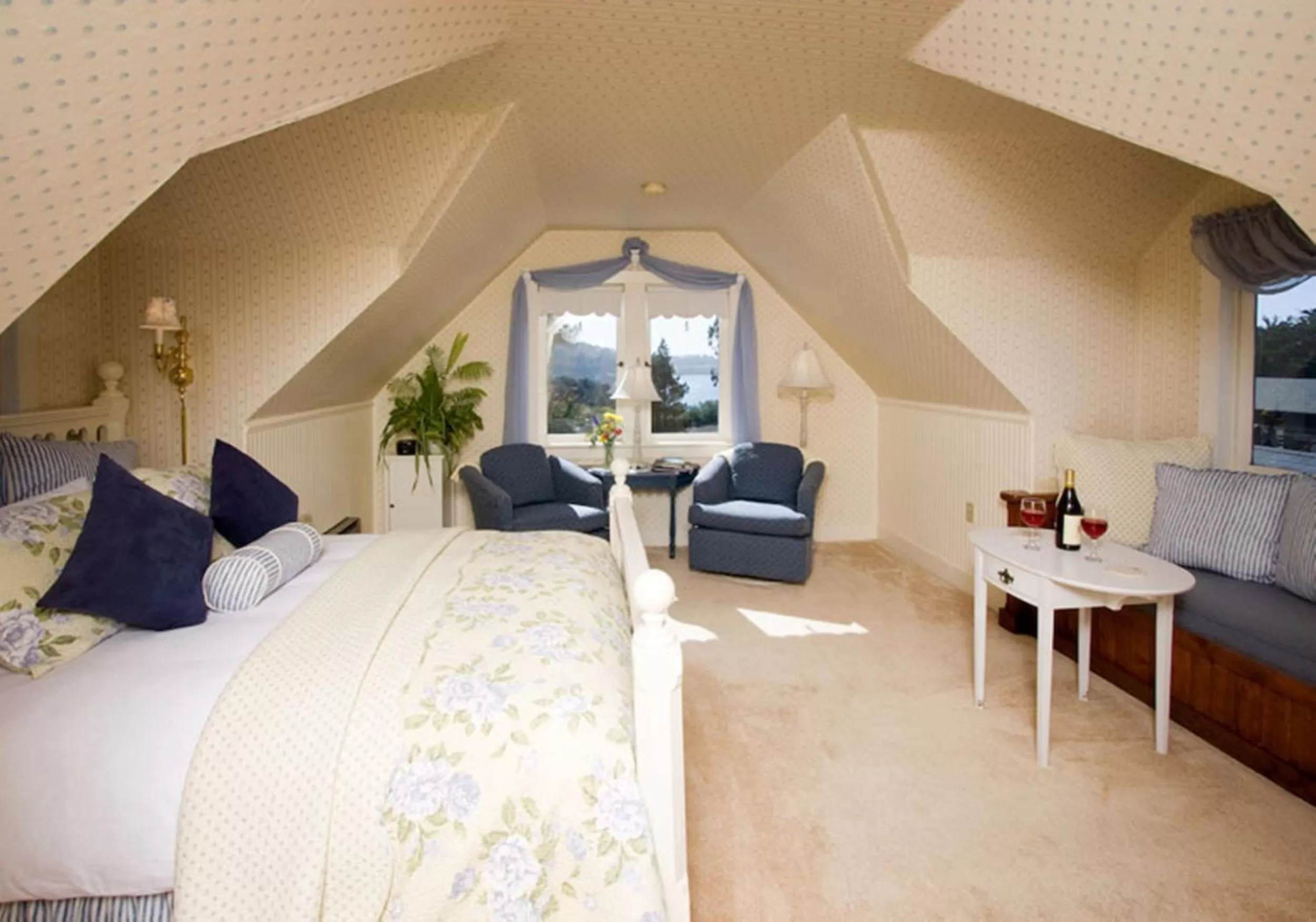 John Barry Room - Queen Room with Ocean Views in Headlands Inn Bed and Breakfast