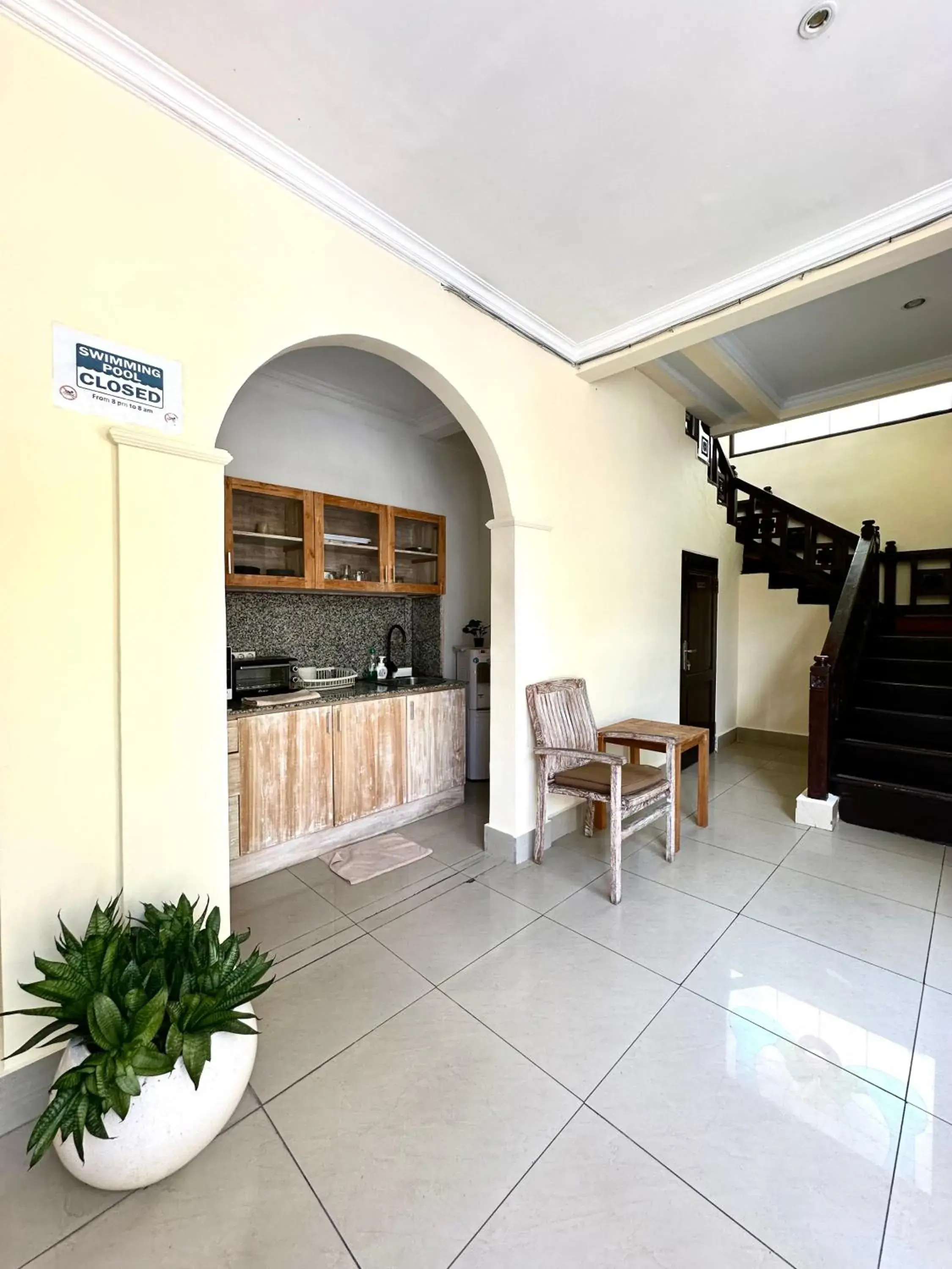 Communal kitchen in Radha Bali Hotel