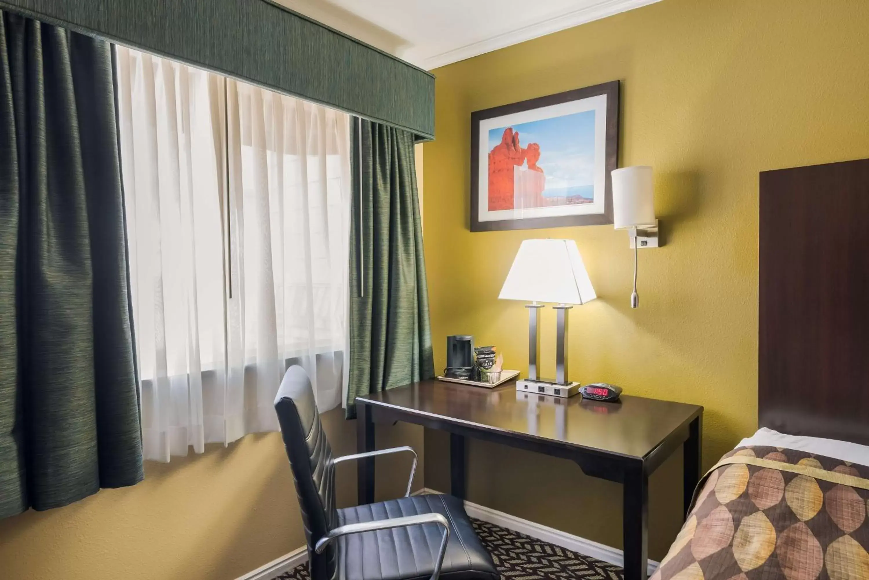 Bedroom, Seating Area in Best Western Richfield Inn