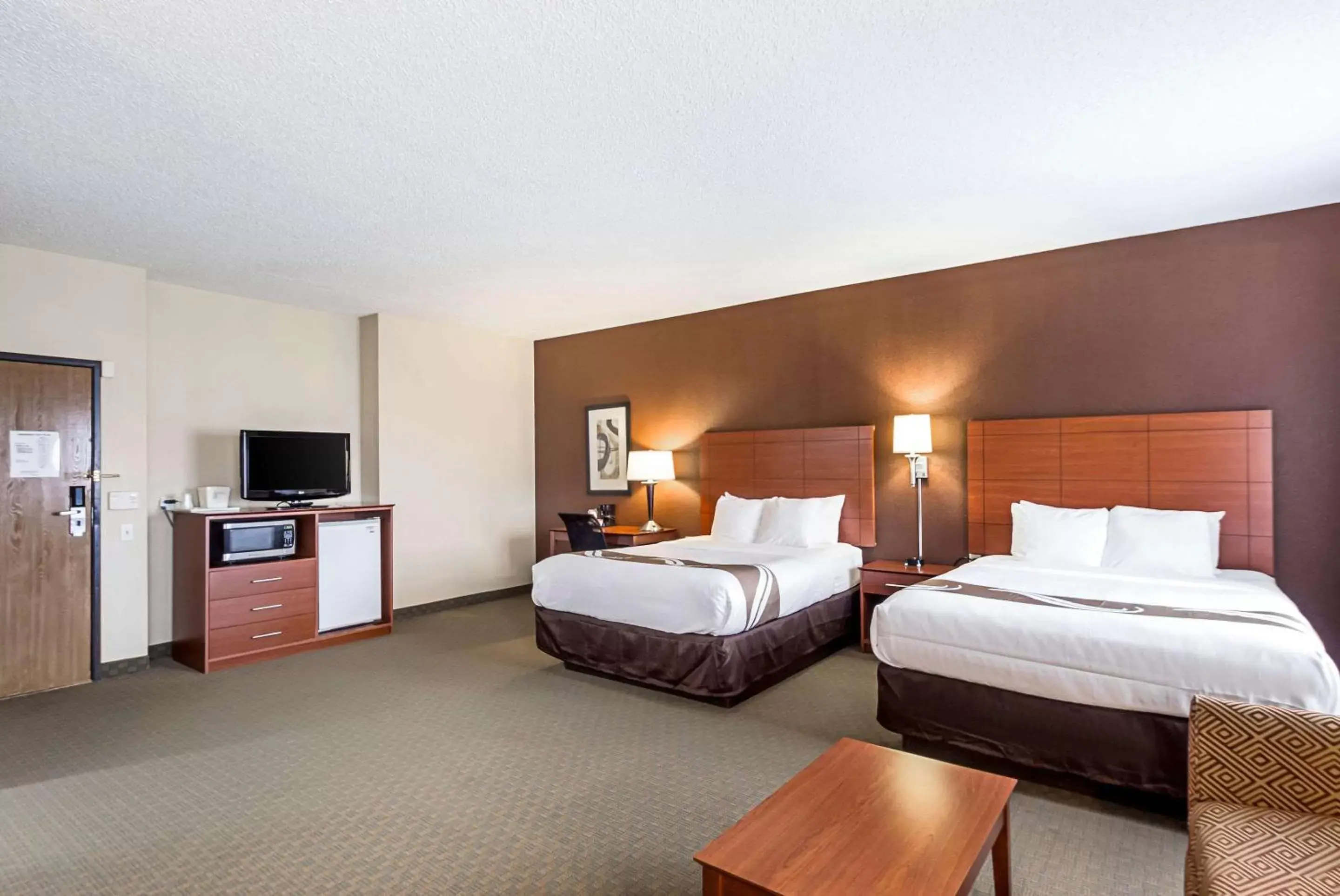 Photo of the whole room, Bed in Quality Inn Sheboygan