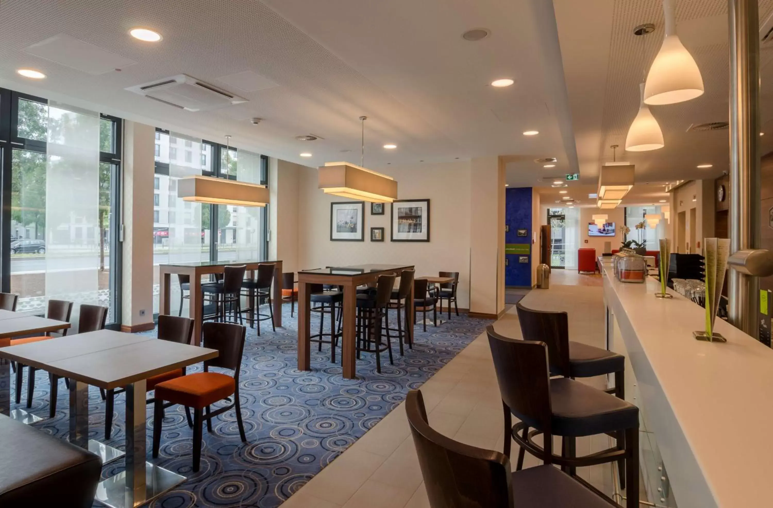 Lounge or bar, Restaurant/Places to Eat in Hampton by Hilton Frankfurt City Centre