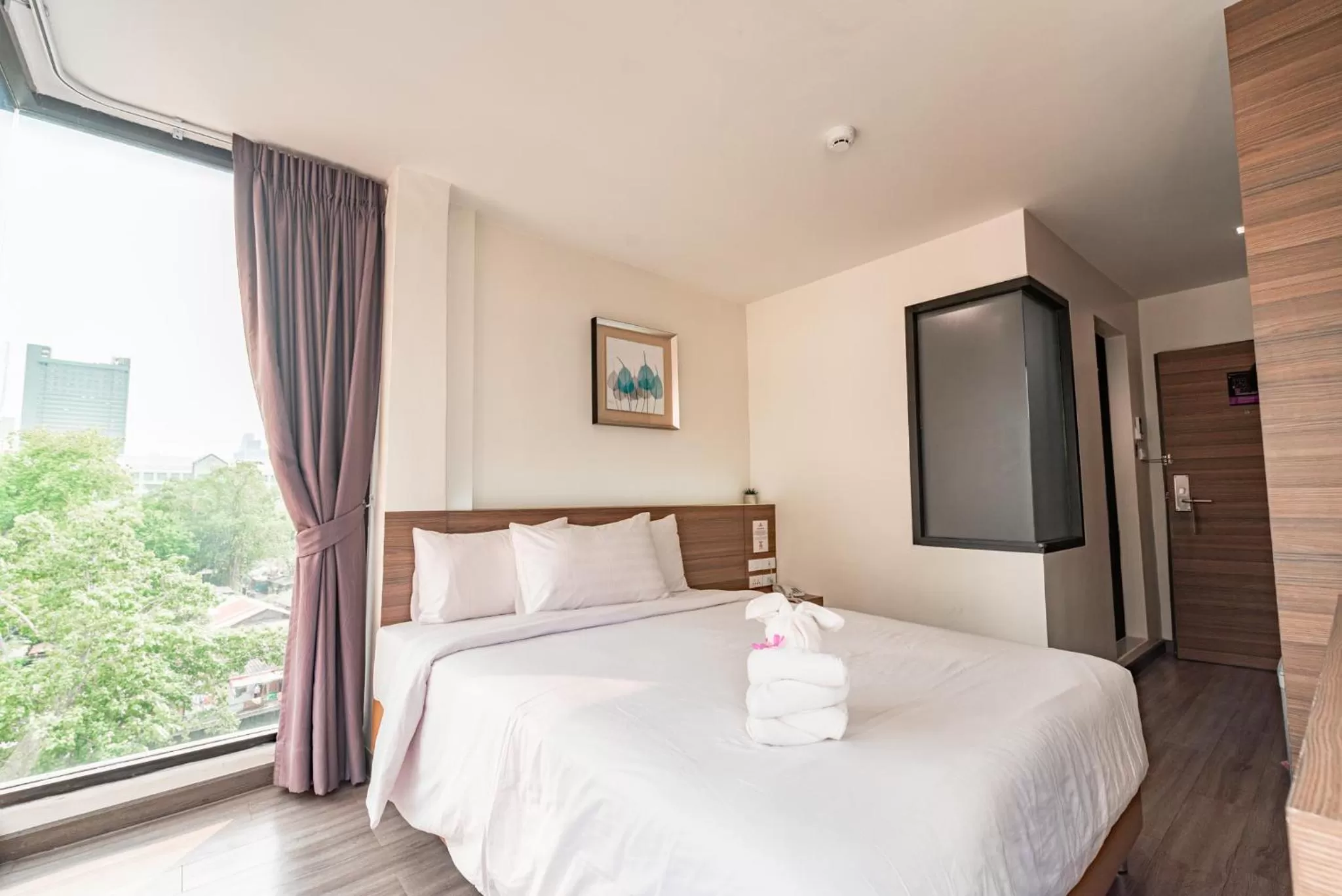 Photo of the whole room, Bed in Sovereign Group Hotel at Pratunam