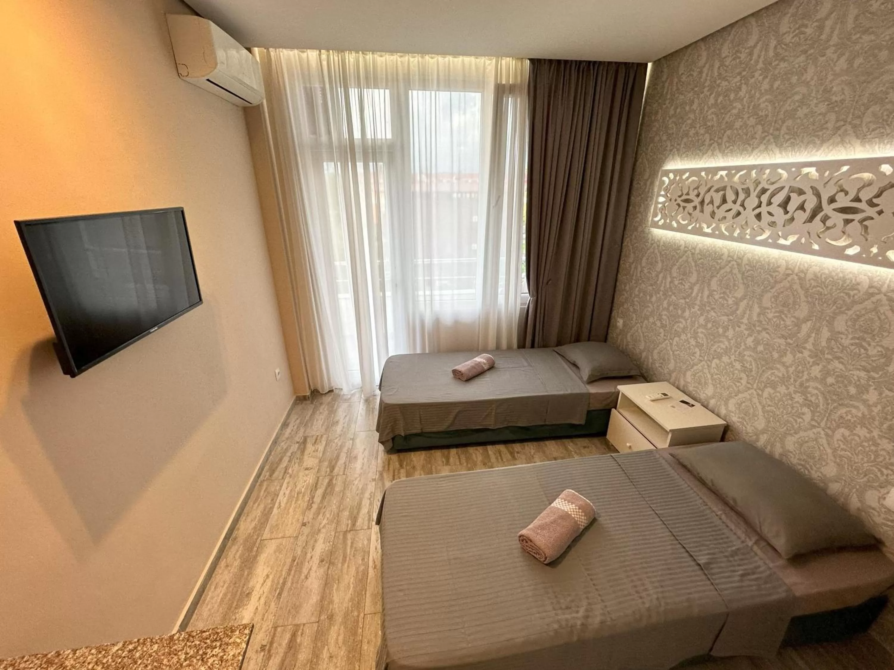 Photo of the whole room, Bed in National+