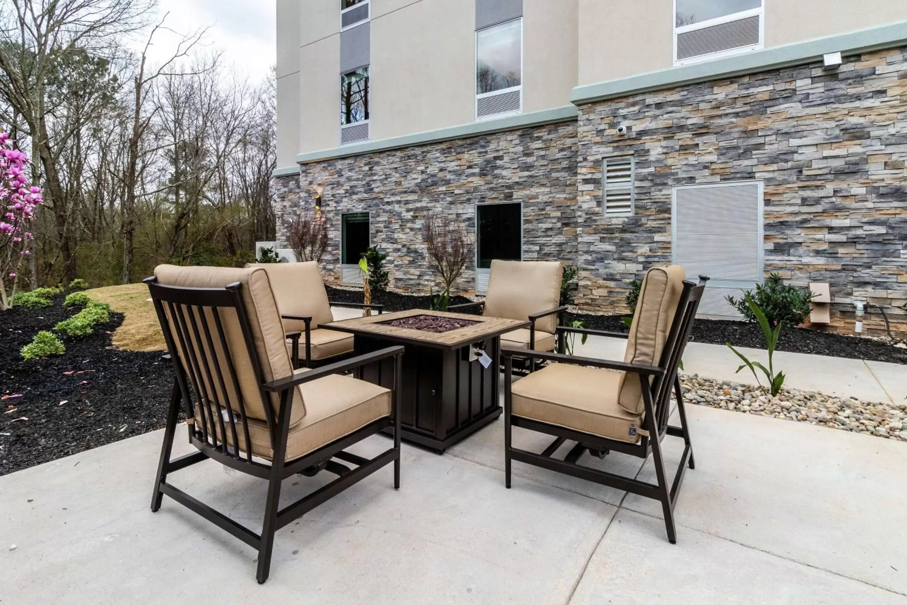 Patio in Hampton Inn Locust Grove