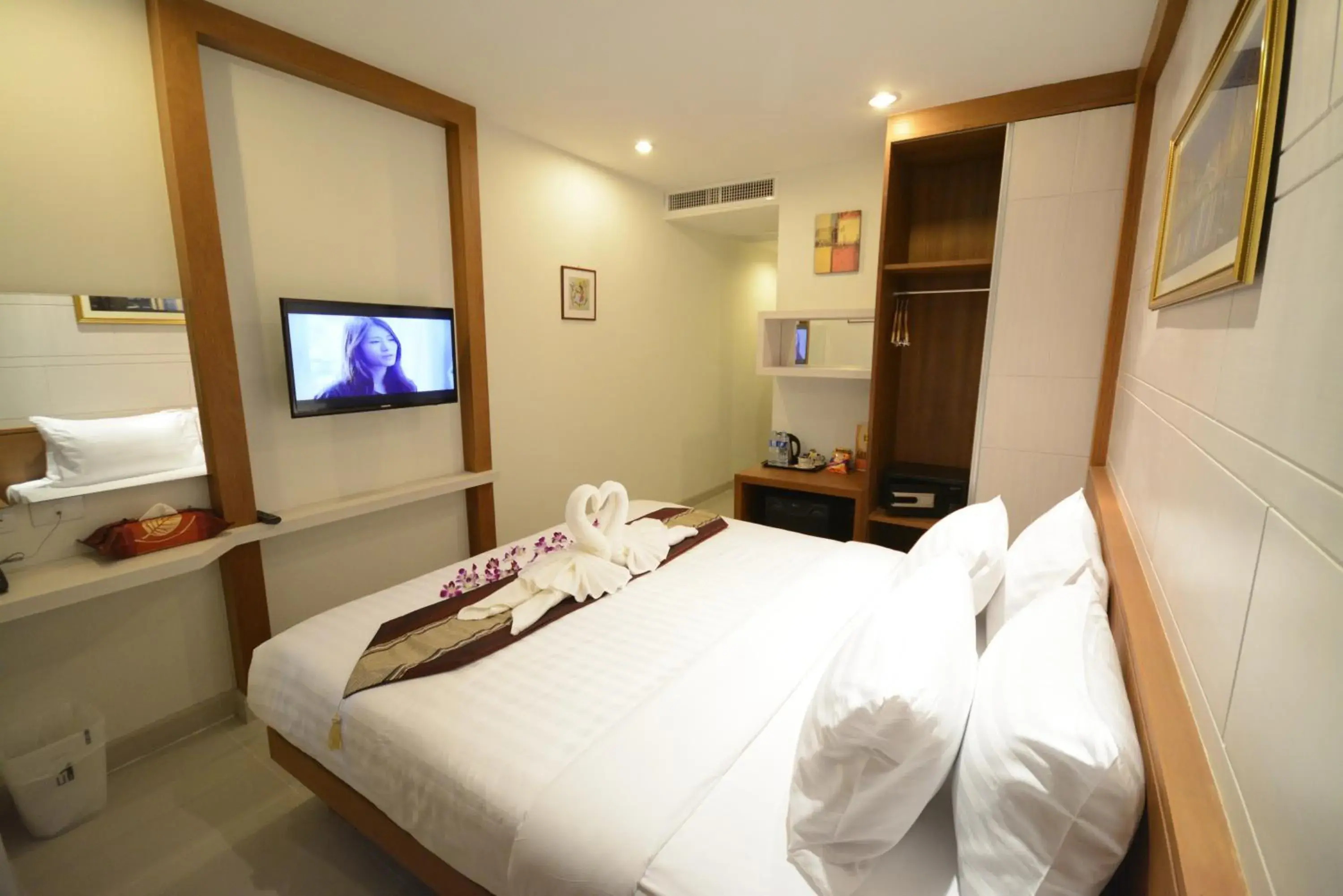 Bed in The Patong Center Hotel Bed in The Patong Center Hotel