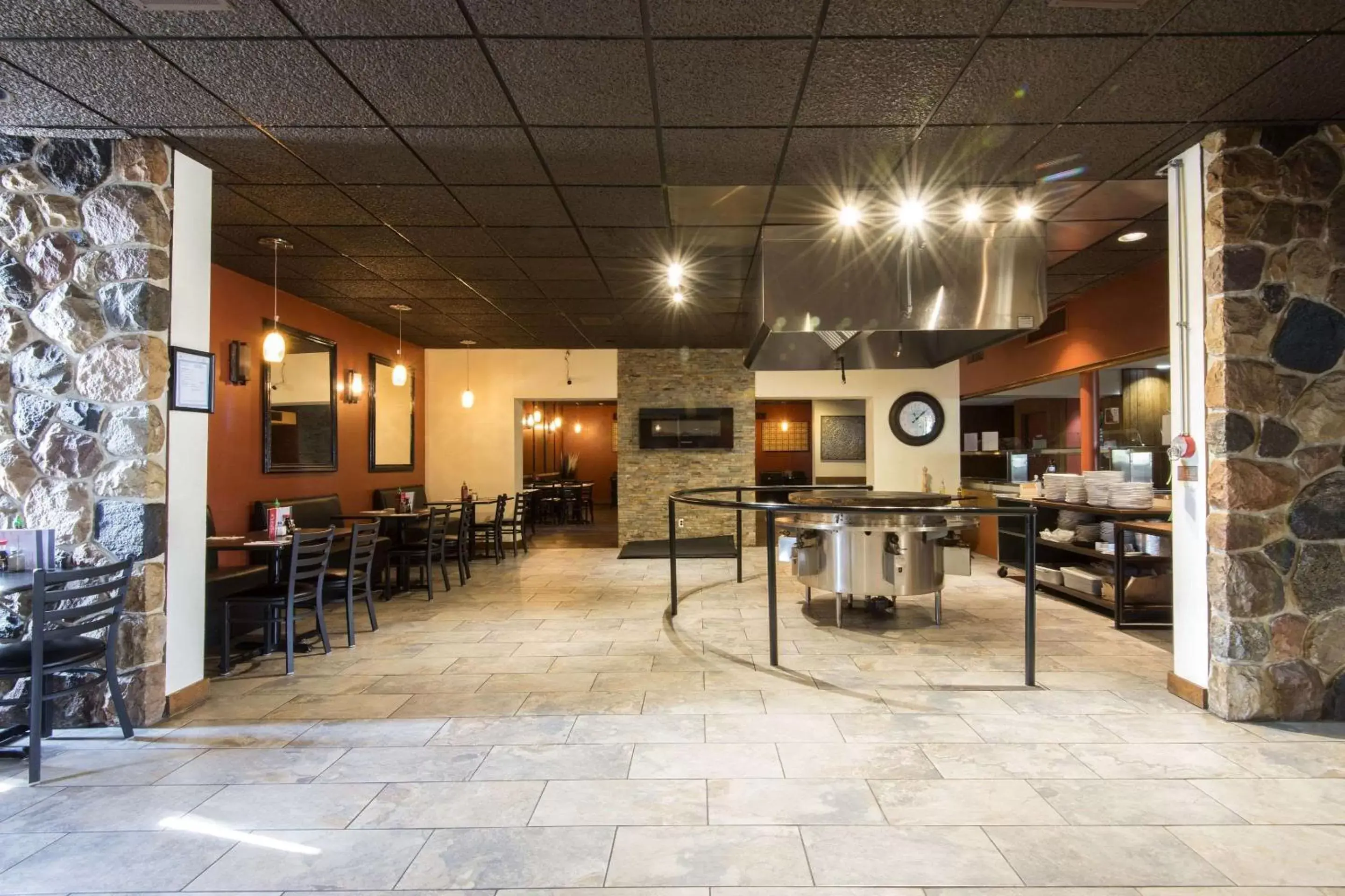Lobby or reception, Restaurant/Places to Eat in Econo Lodge Sudbury