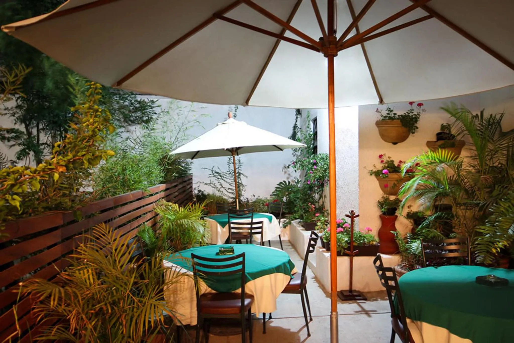 Restaurant/places to eat in Casa Madonna