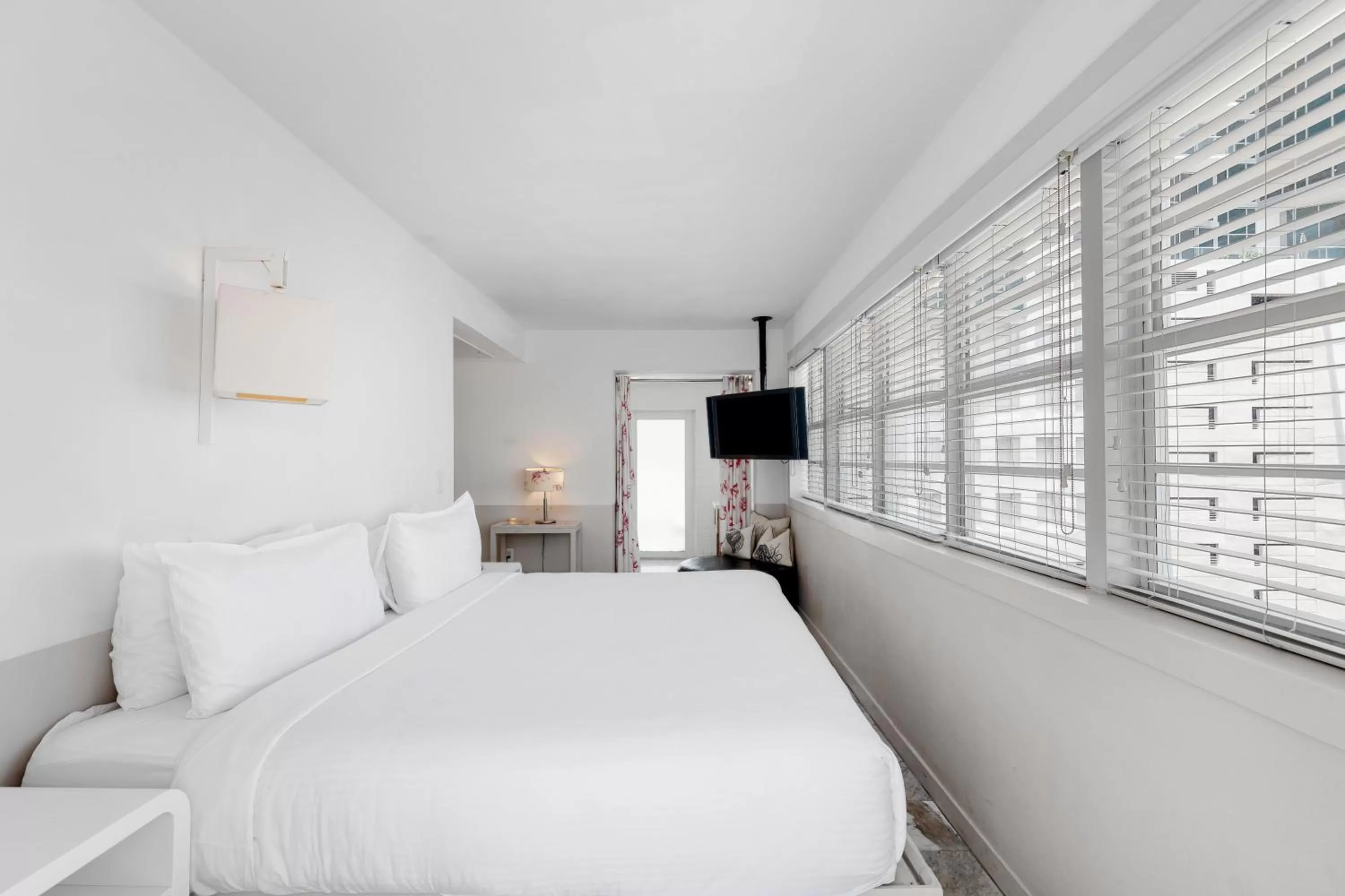 Bed in Townhouse by Luxurban