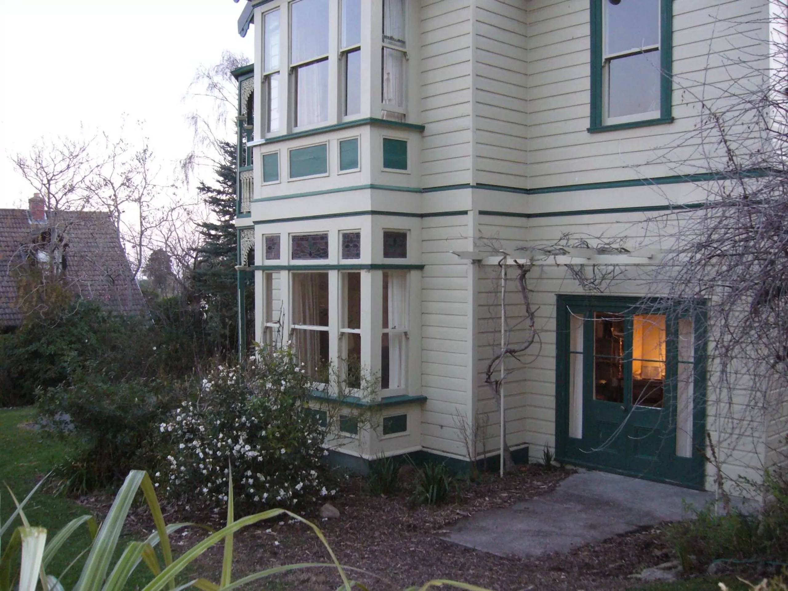 Property building in Forest Manor