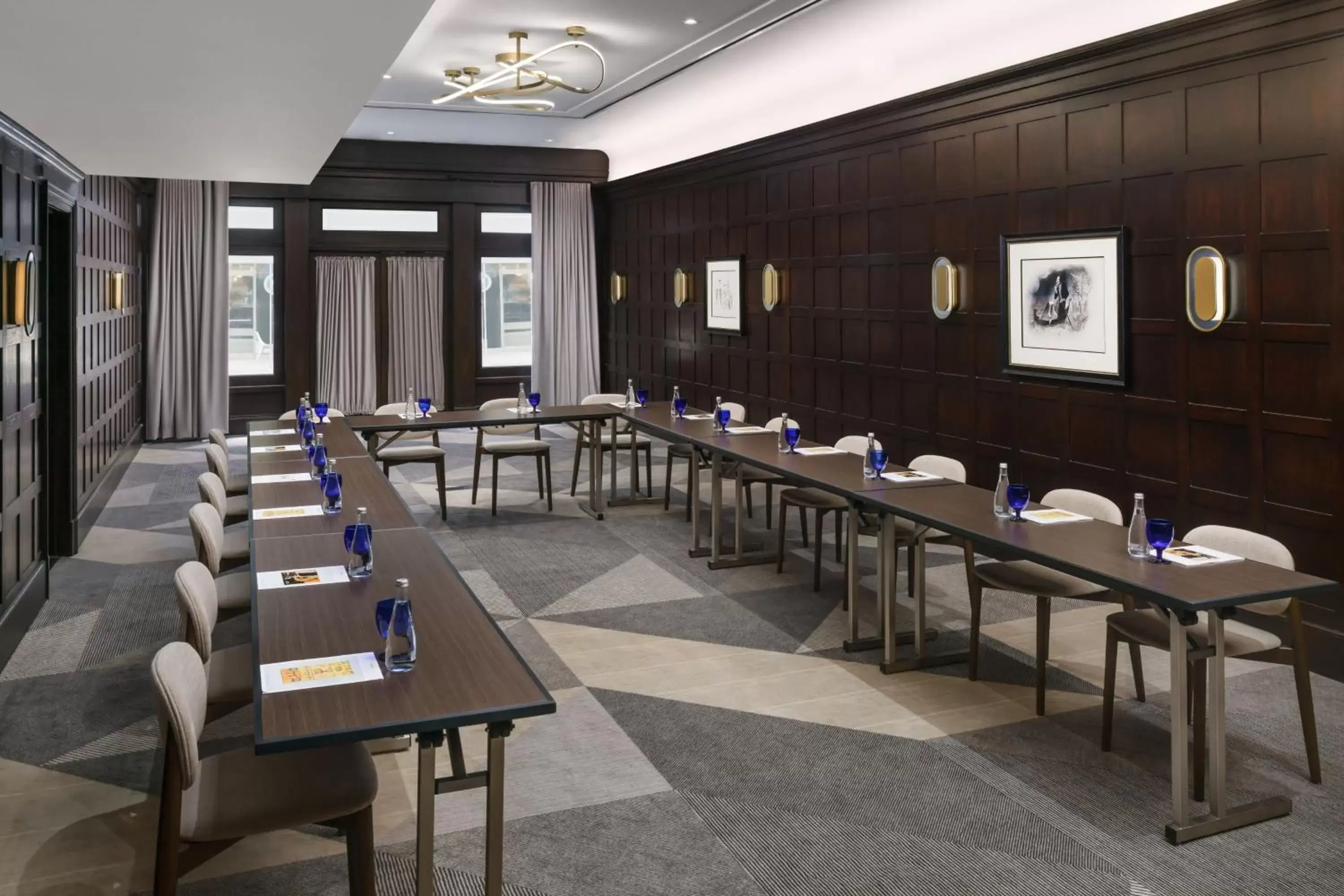 Meeting/conference room, Restaurant/Places to Eat in The Algonquin Hotel Times Square, Autograph Collection