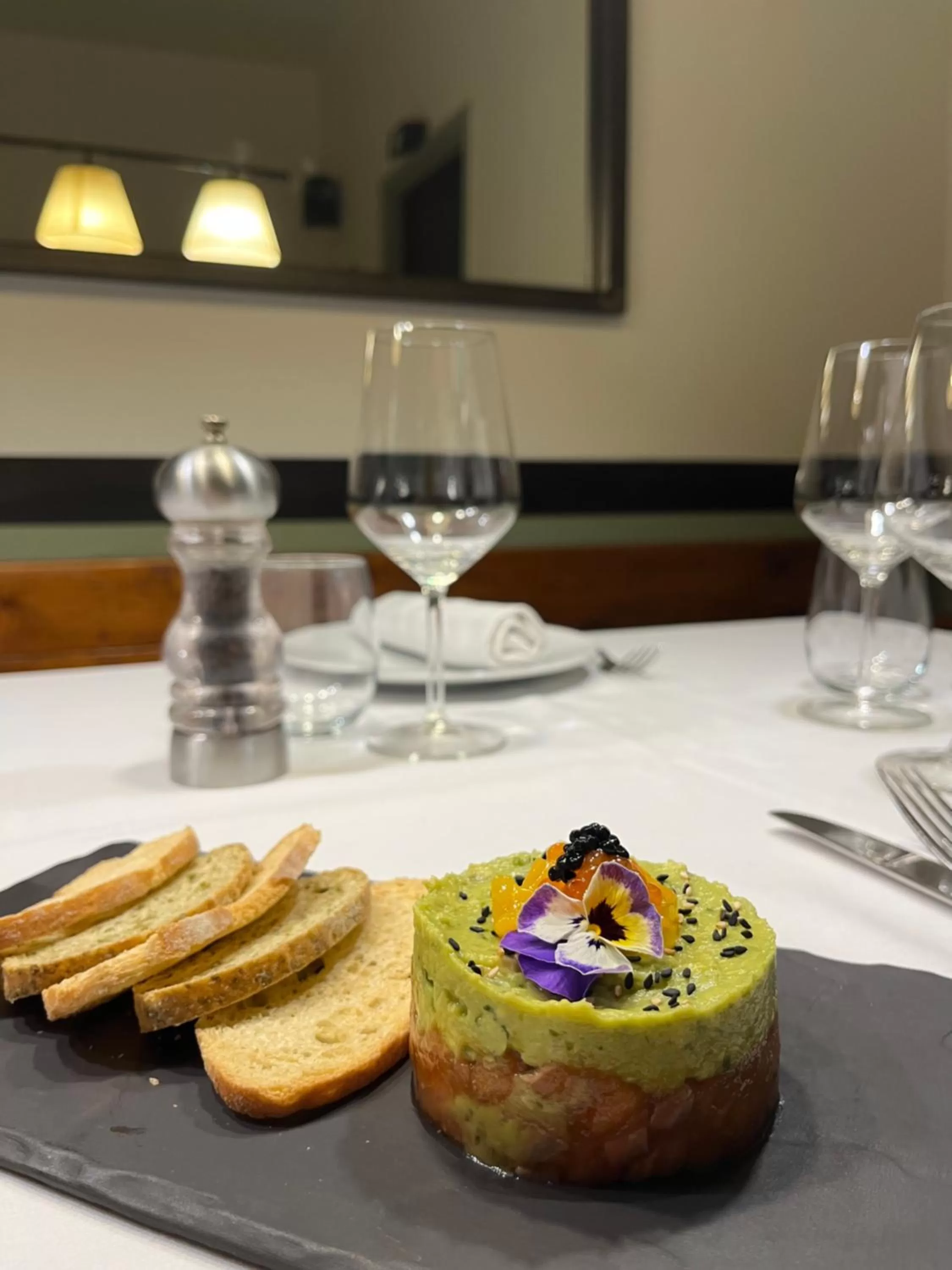 Restaurant/places to eat in Hostal de la Plaça - Hotel Boutique