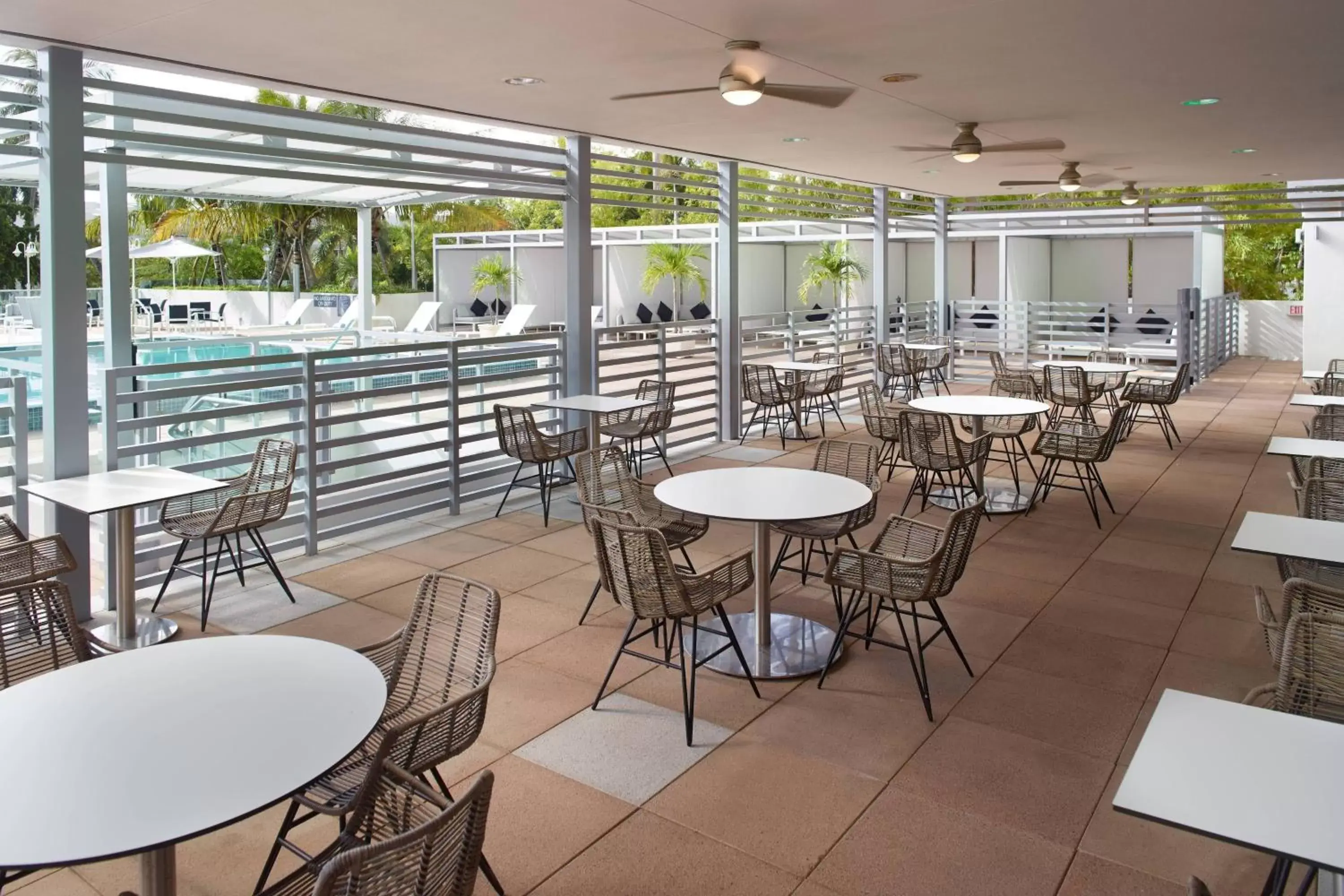 Property building, Restaurant/Places to Eat in Courtyard Miami Coconut Grove