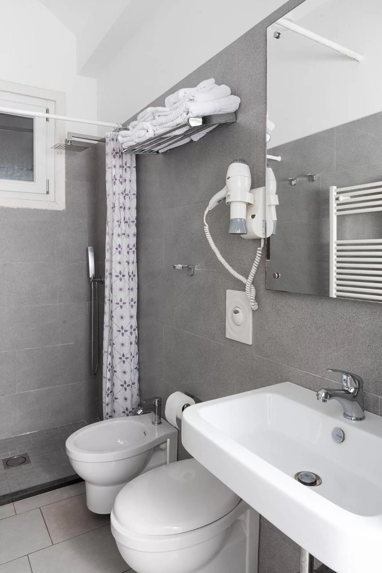 Shower in Petrucci Garden B&B