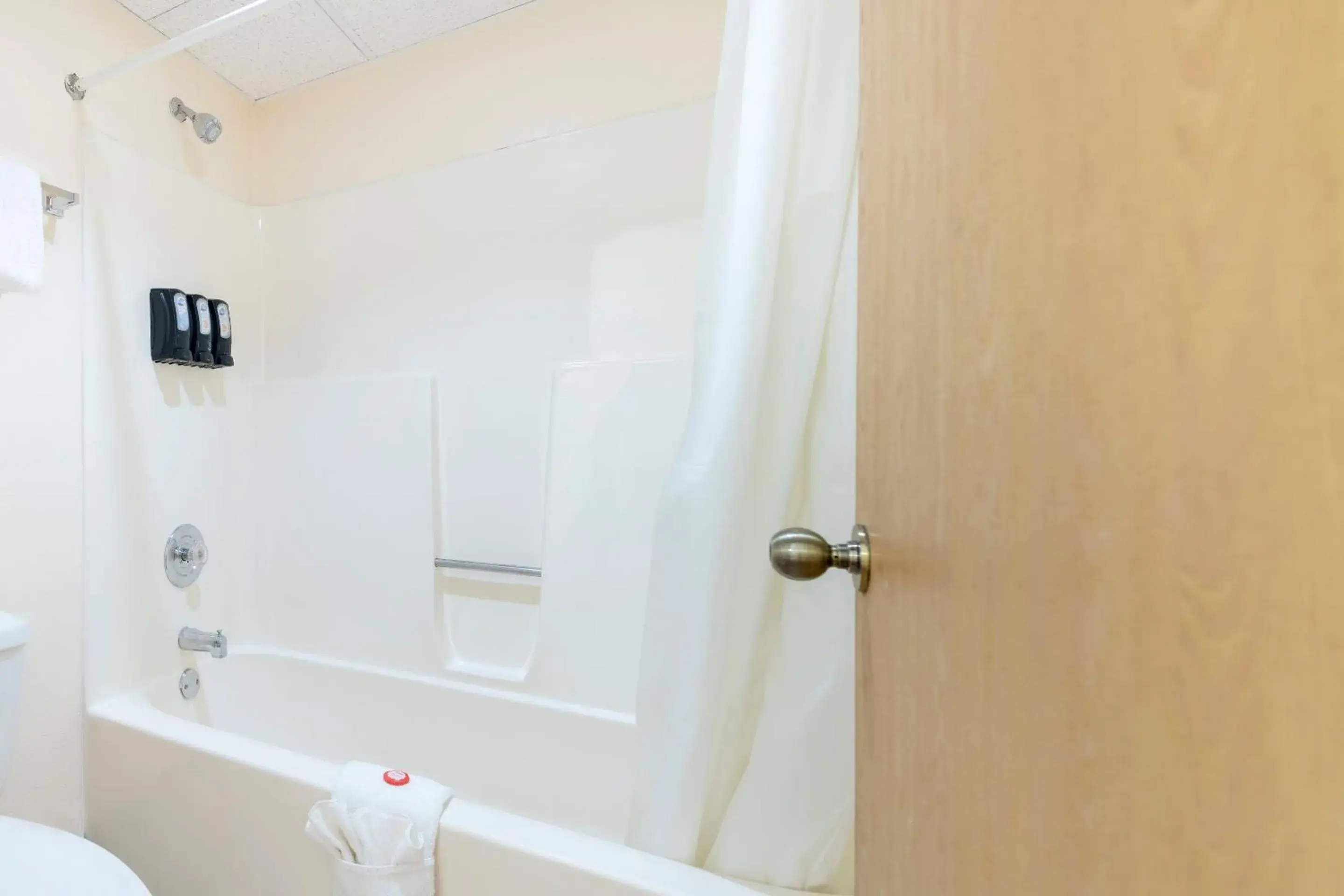 Bathroom in OYO Hotel Tulsa International Airport