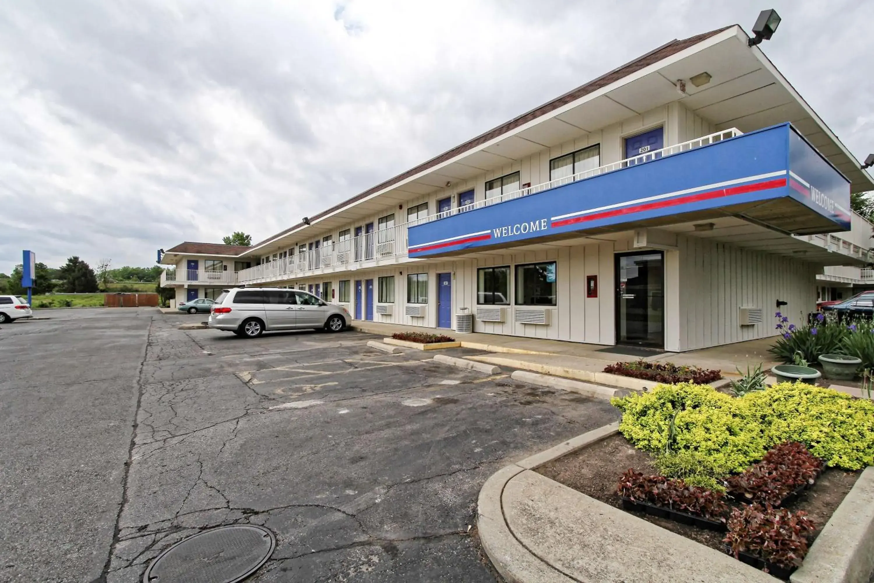 Property Building in Motel 6-Amherst, OH - Cleveland West - Lorain