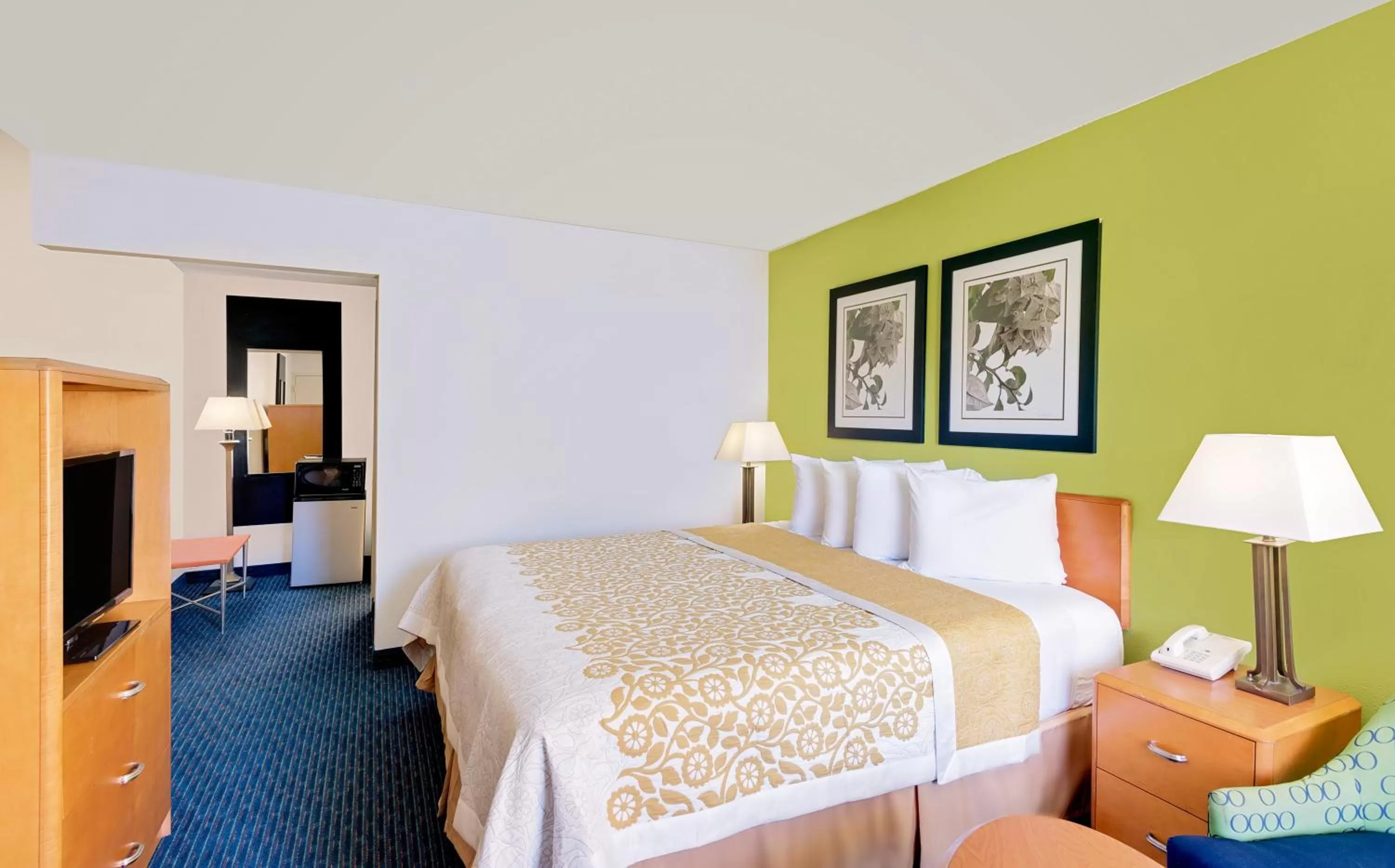 Bedroom, Bed in Days Inn by Wyndham Easton